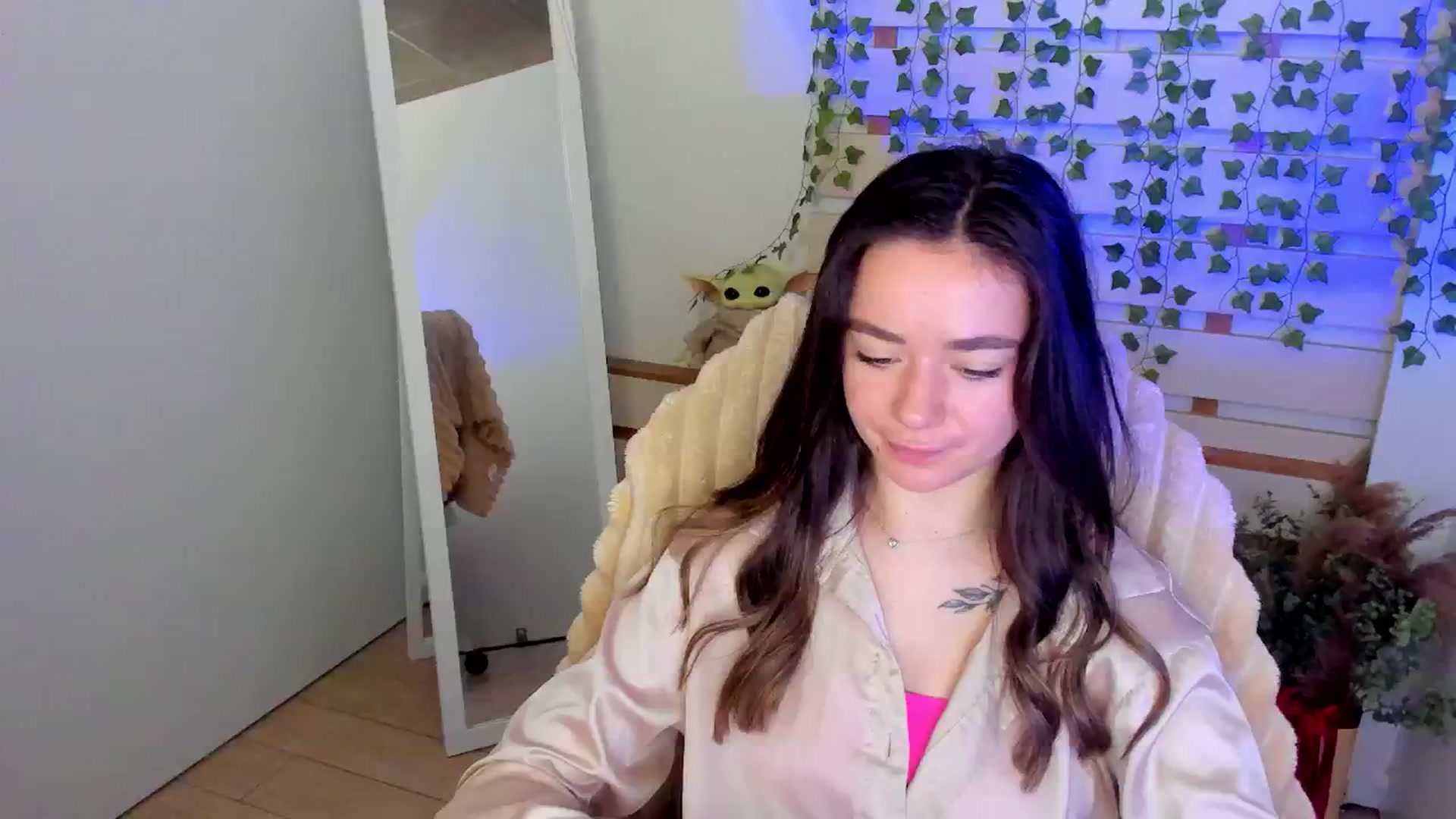 Gallery image thumbnail from KiraLove's myfreecams stream on, 06/08/2025, 07:35 image 19 of 20