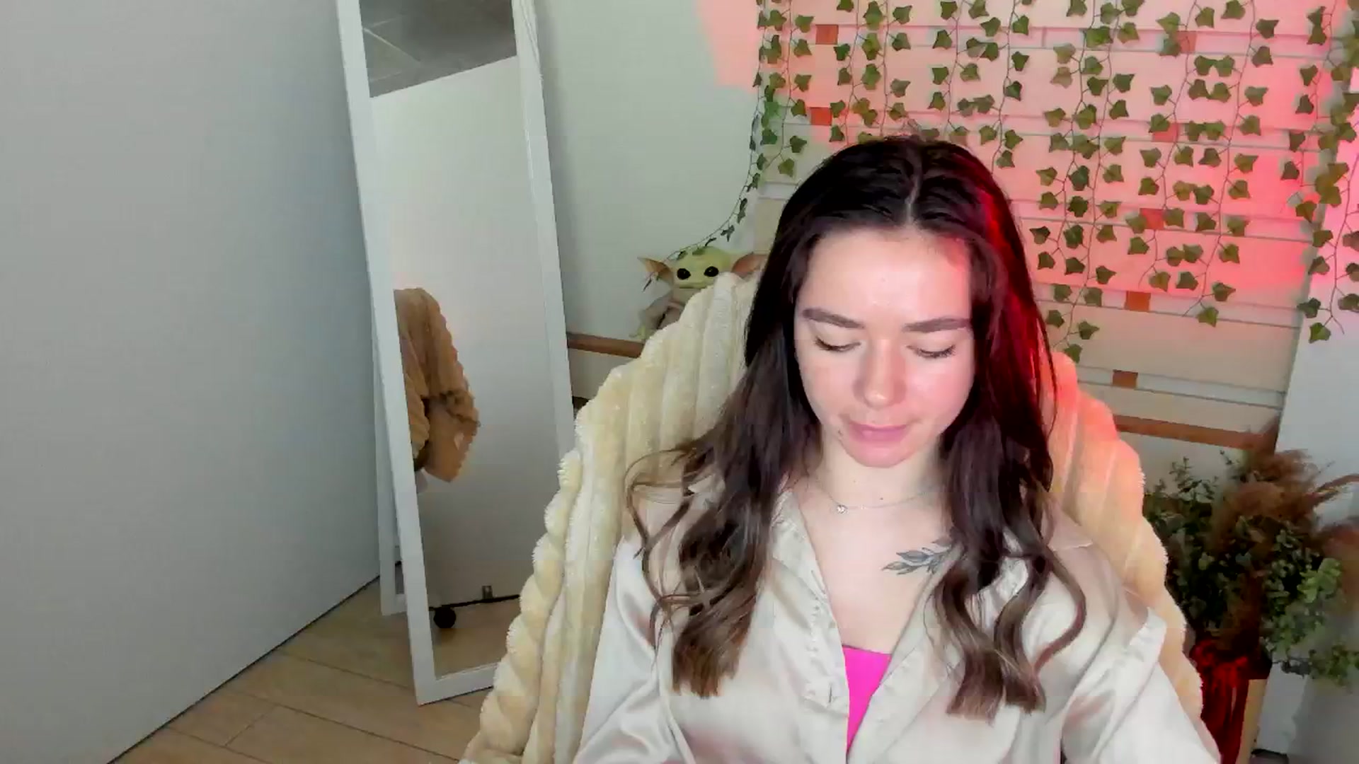 Gallery image thumbnail from KiraLove's myfreecams stream on, 06/08/2025, 07:35 image 12 of 20