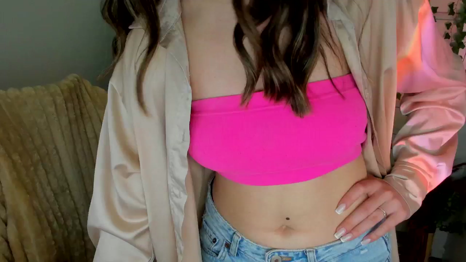 Gallery image thumbnail from KiraLove's myfreecams stream on, 06/08/2025, 07:35 image 5 of 20