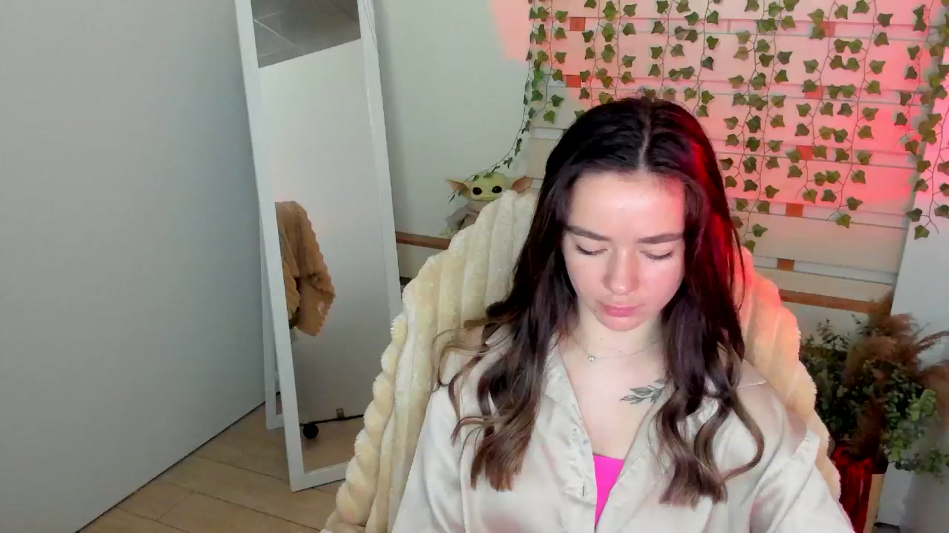 Gallery image thumbnail from KiraLove's myfreecams stream on, 06/08/2025, 07:35 image 16 of 20