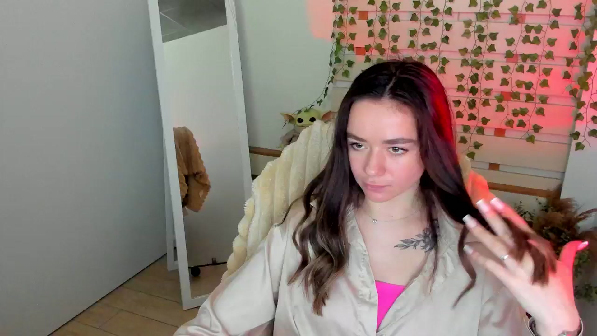 Gallery image thumbnail from KiraLove's myfreecams stream on, 06/08/2025, 07:35 image 10 of 20