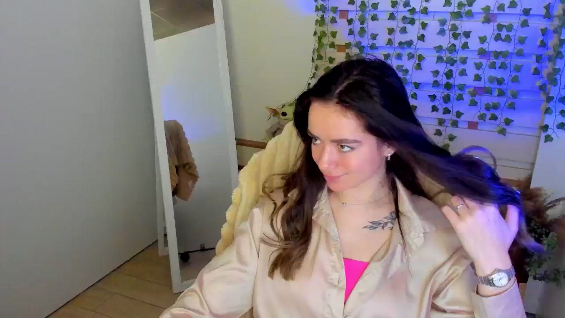 Gallery image thumbnail from KiraLove's myfreecams stream on, 06/08/2025, 07:35 image 11 of 20