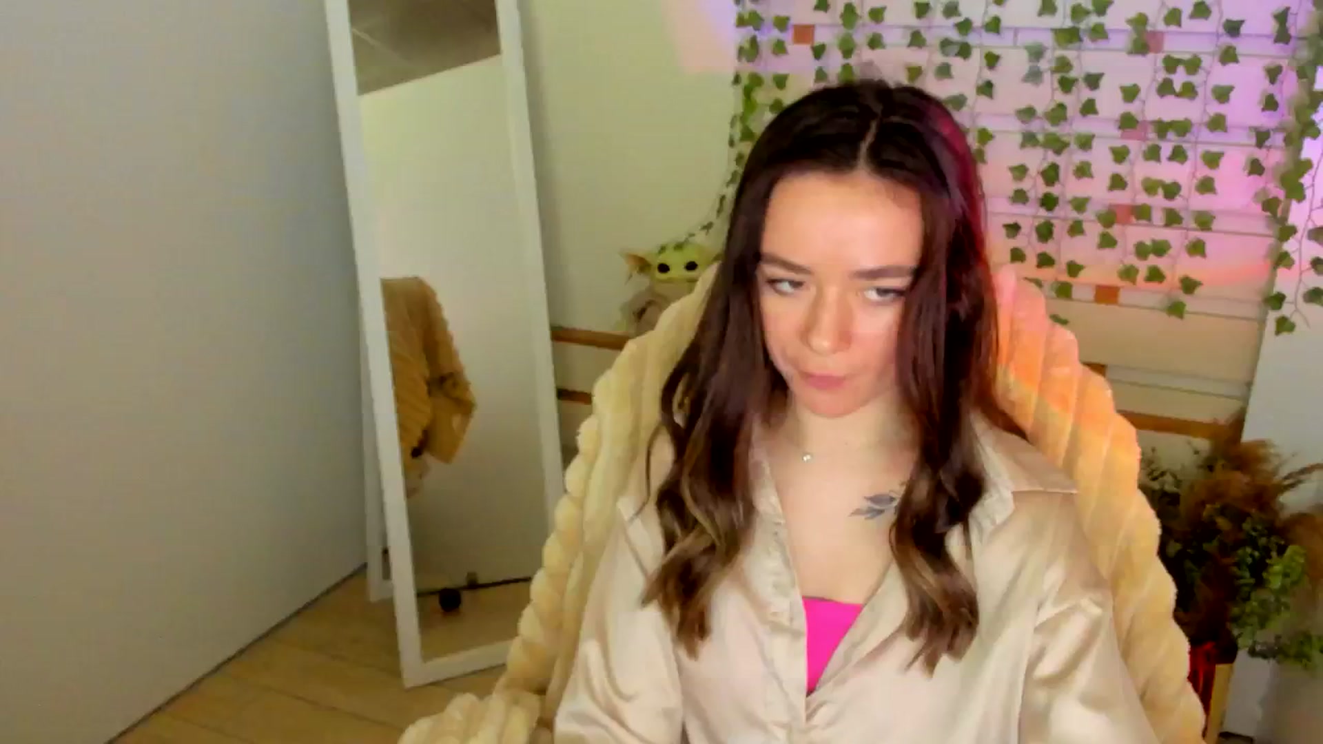 Gallery image thumbnail from KiraLove's myfreecams stream on, 06/08/2025, 07:35 image 9 of 20