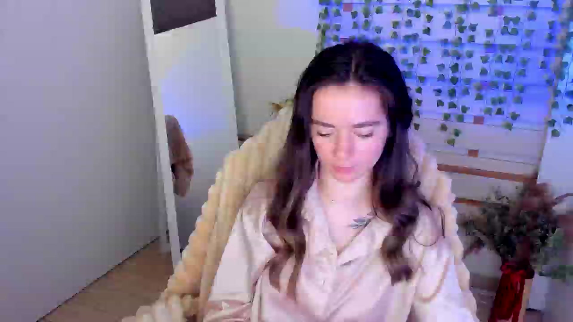 Gallery image thumbnail from KiraLove's myfreecams stream on, 06/08/2025, 12:12 image 5 of 20