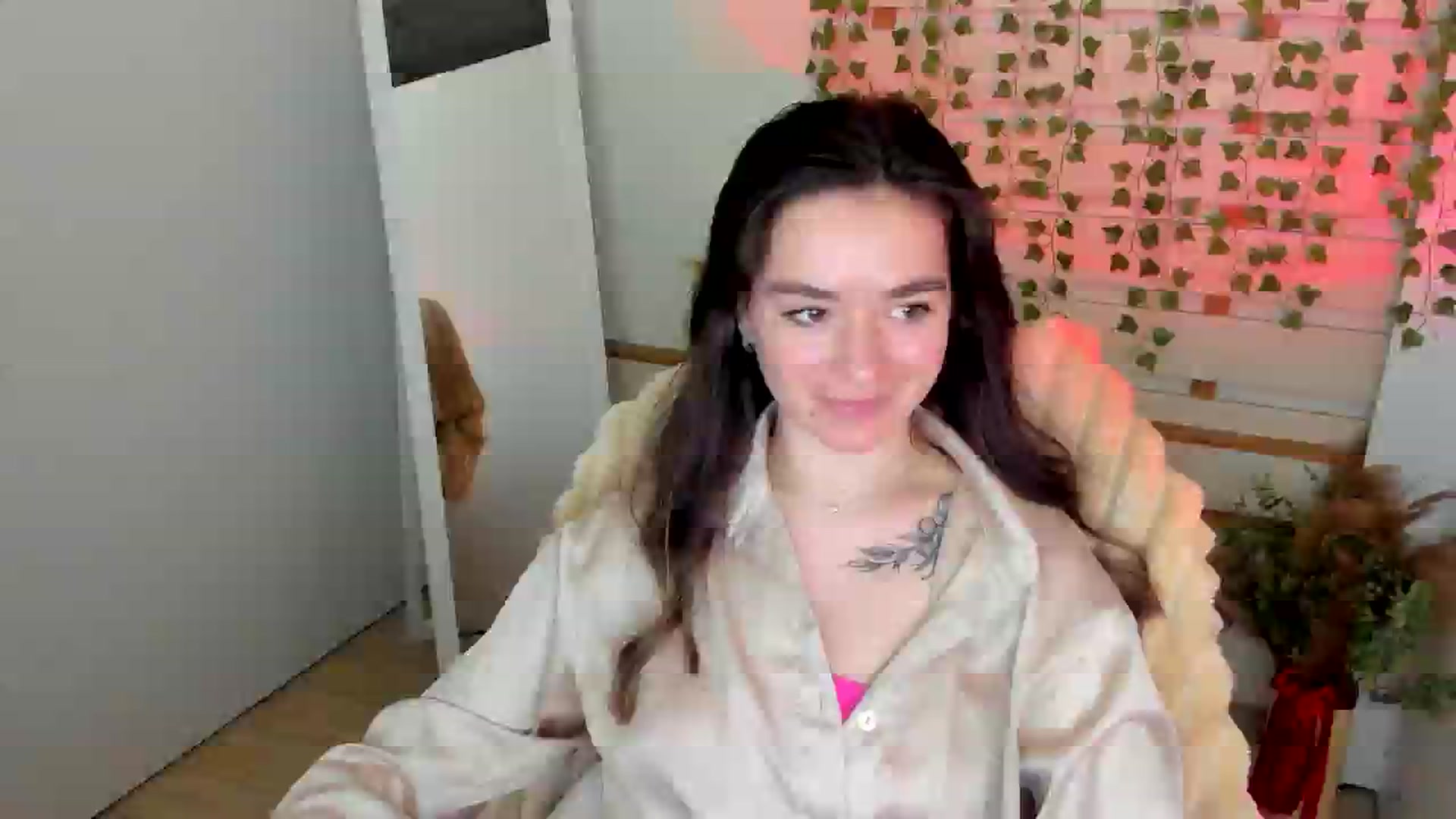 Gallery image thumbnail from KiraLove's myfreecams stream on, 06/08/2025, 12:12 image 7 of 20