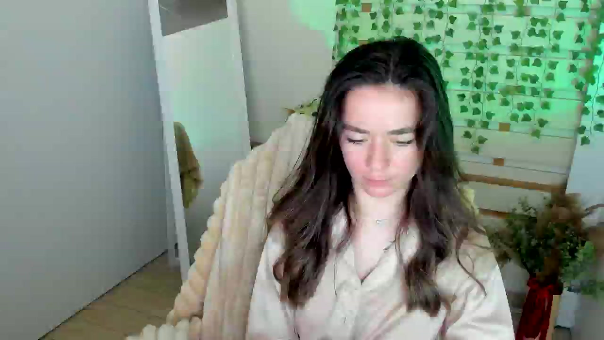 Gallery image thumbnail from KiraLove's myfreecams stream on, 06/08/2025, 12:12 image 2 of 20
