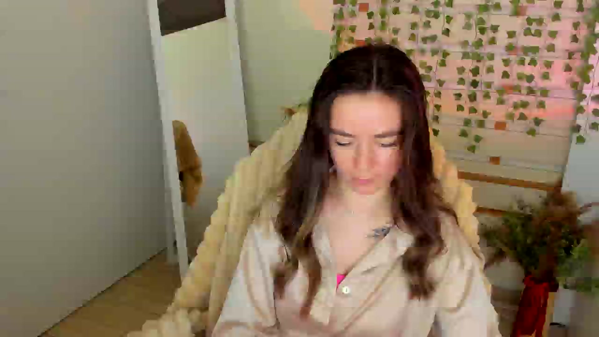 Gallery image thumbnail from KiraLove's myfreecams stream on, 06/08/2025, 12:12 image 4 of 20