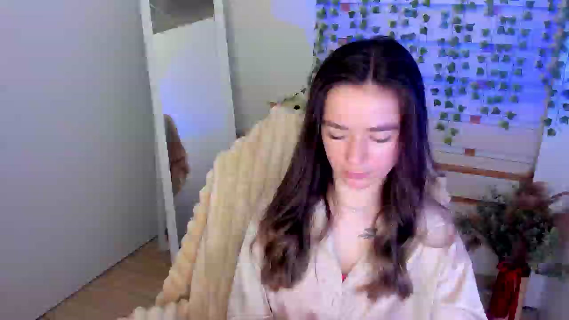 Gallery image thumbnail from KiraLove's myfreecams stream on, 06/08/2025, 12:12 image 1 of 20