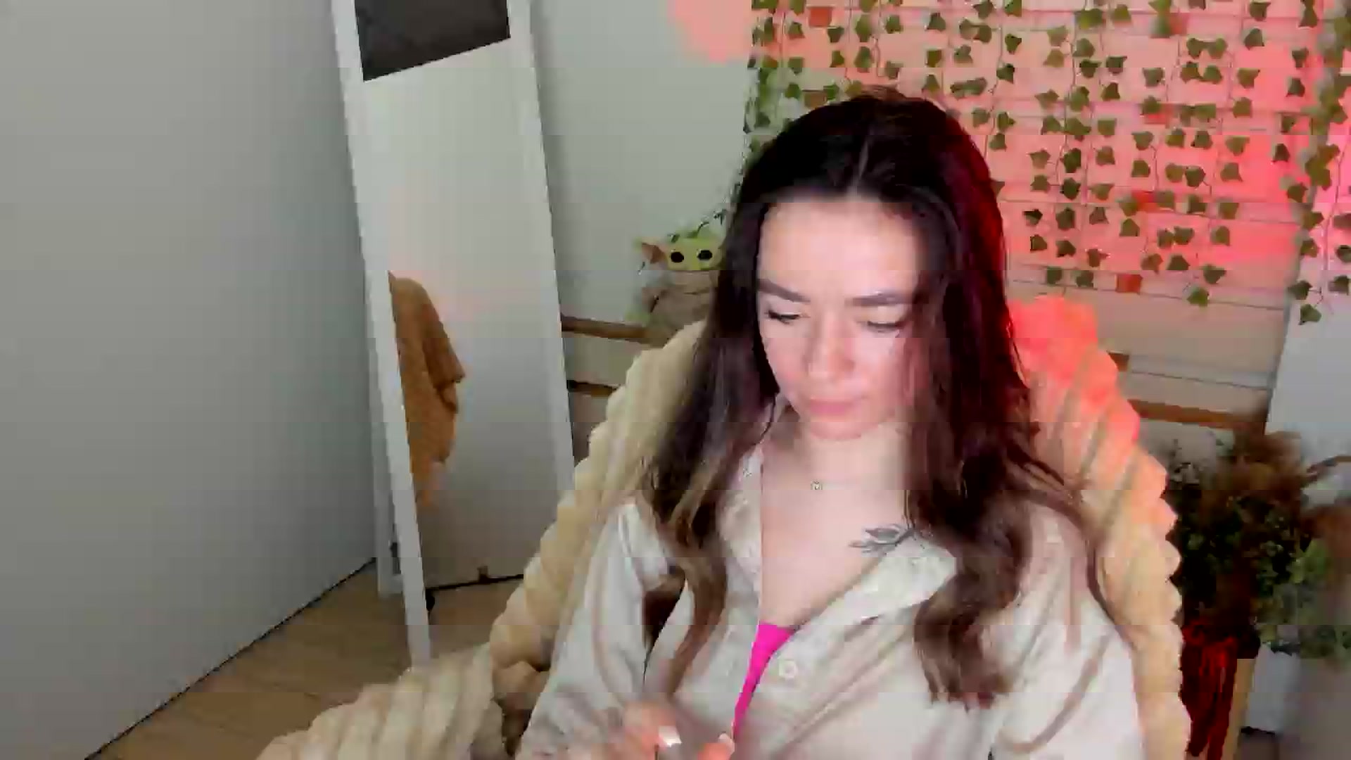 Gallery image thumbnail from KiraLove's myfreecams stream on, 06/08/2025, 12:12 image 3 of 20