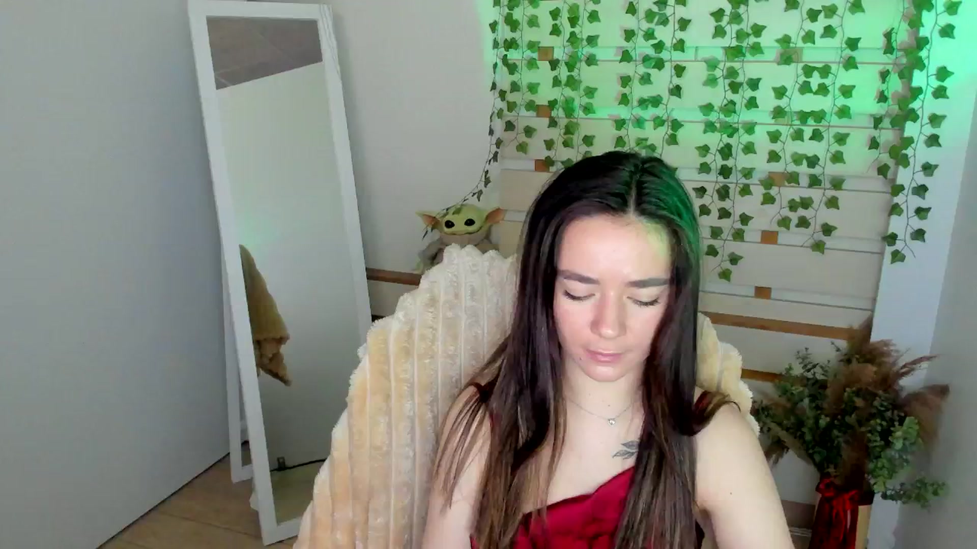 Gallery image thumbnail from KiraLove's myfreecams stream on, 06/10/2025, 07:27 image 17 of 20