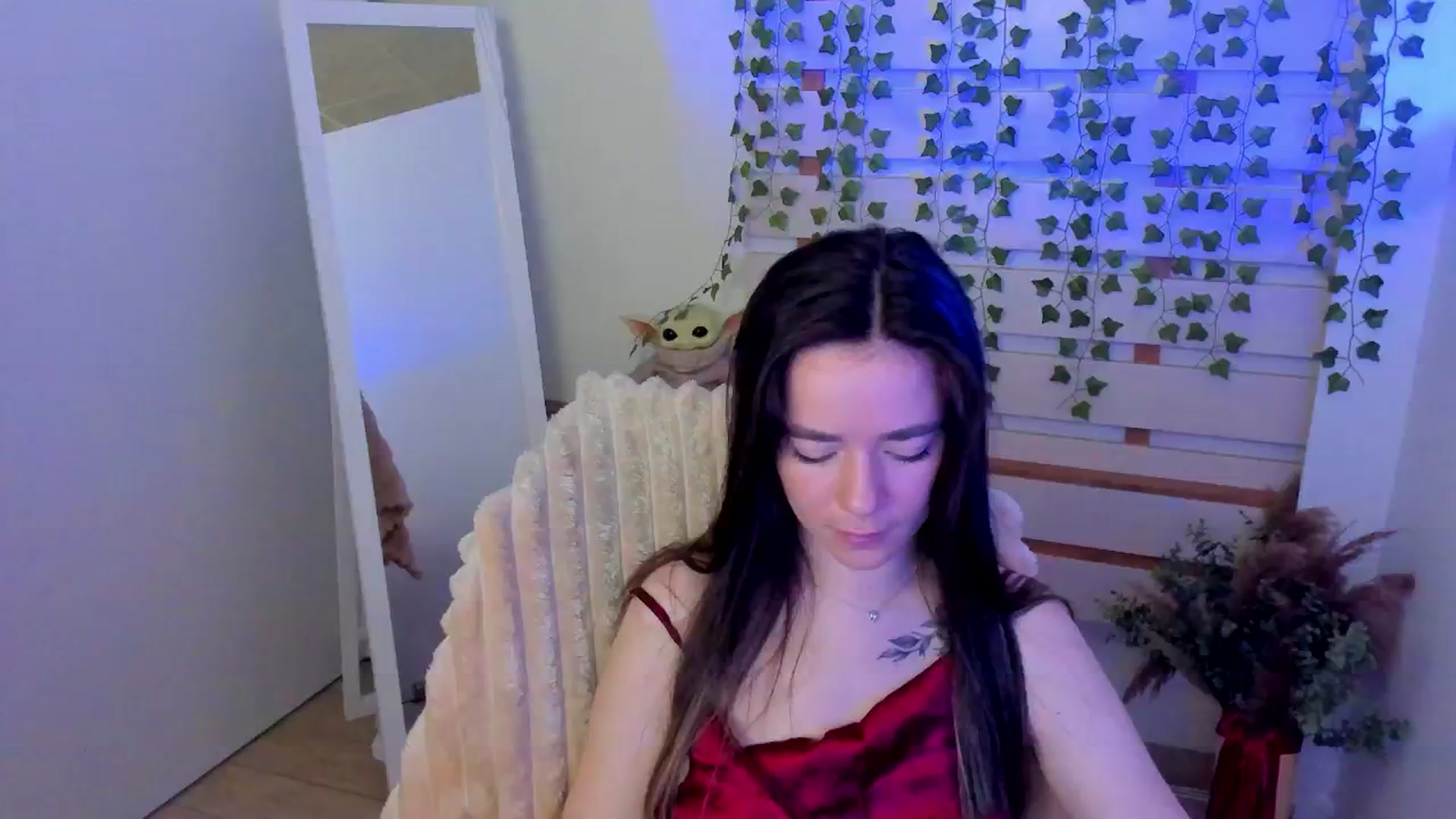 Gallery image thumbnail from KiraLove's myfreecams stream on, 06/10/2025, 07:27 image 15 of 20
