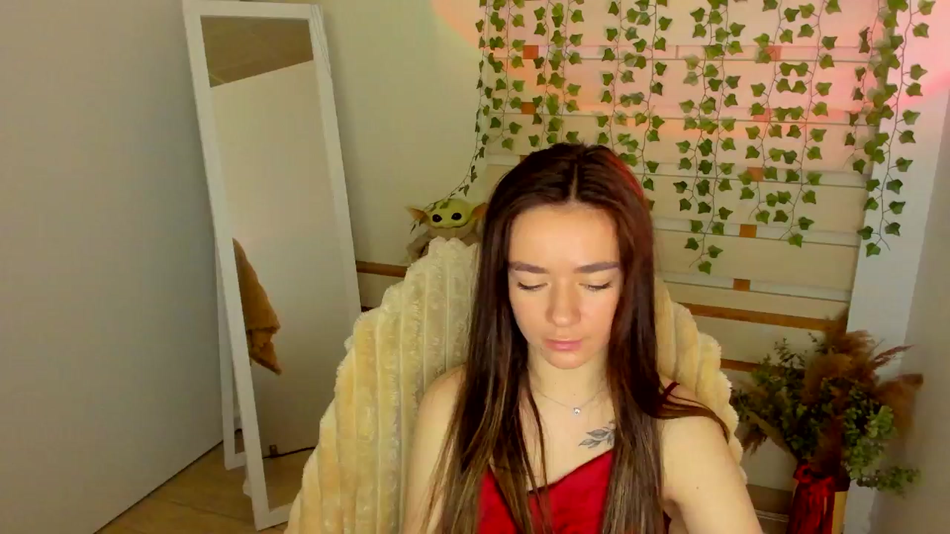 Gallery image thumbnail from KiraLove's myfreecams stream on, 06/10/2025, 07:27 image 18 of 20