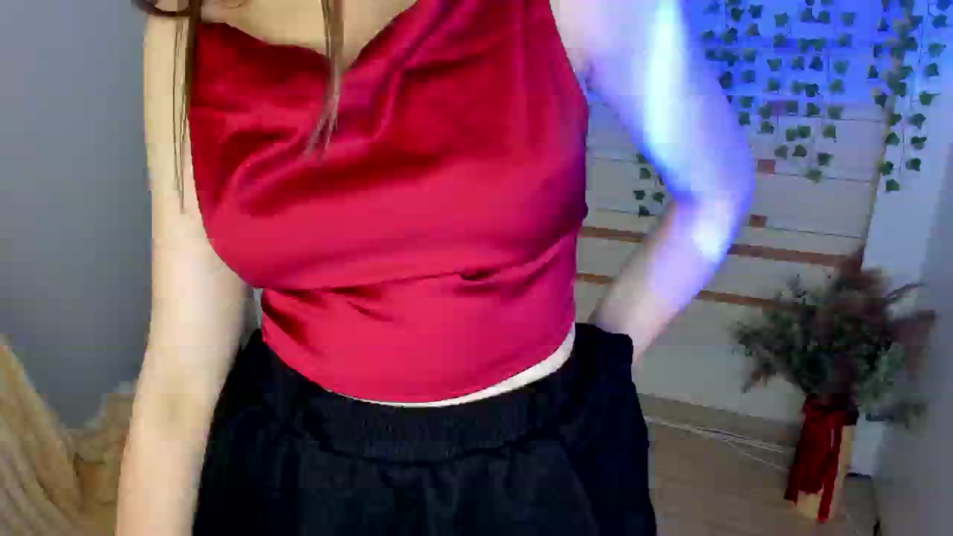 Gallery image thumbnail from KiraLove's myfreecams stream on, 06/10/2025, 11:46 image 12 of 20