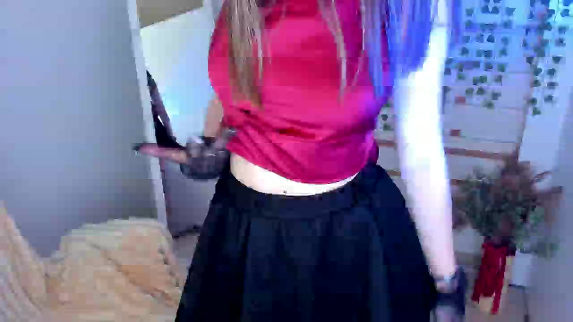 Gallery image thumbnail from KiraLove's myfreecams stream on, 06/10/2025, 11:46 image 4 of 20