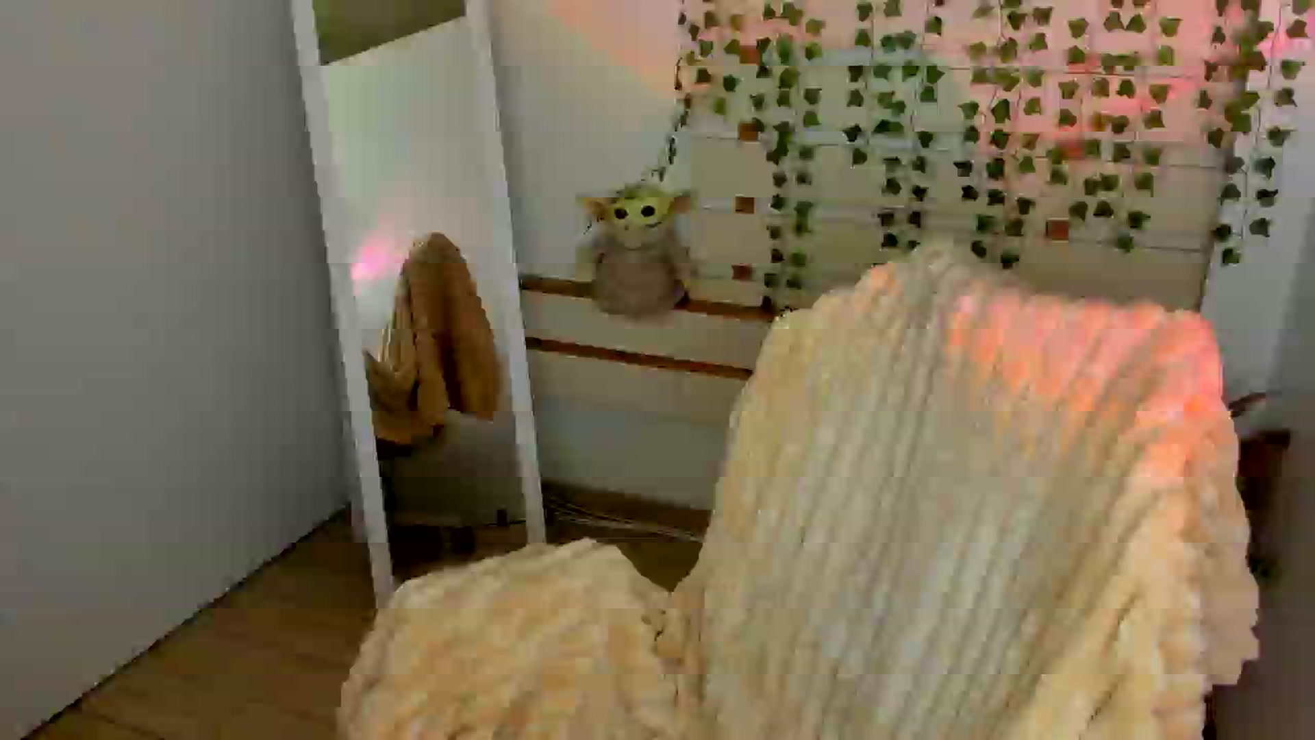 Gallery image thumbnail from KiraLove's myfreecams stream on, 06/10/2025, 11:46 image 20 of 20