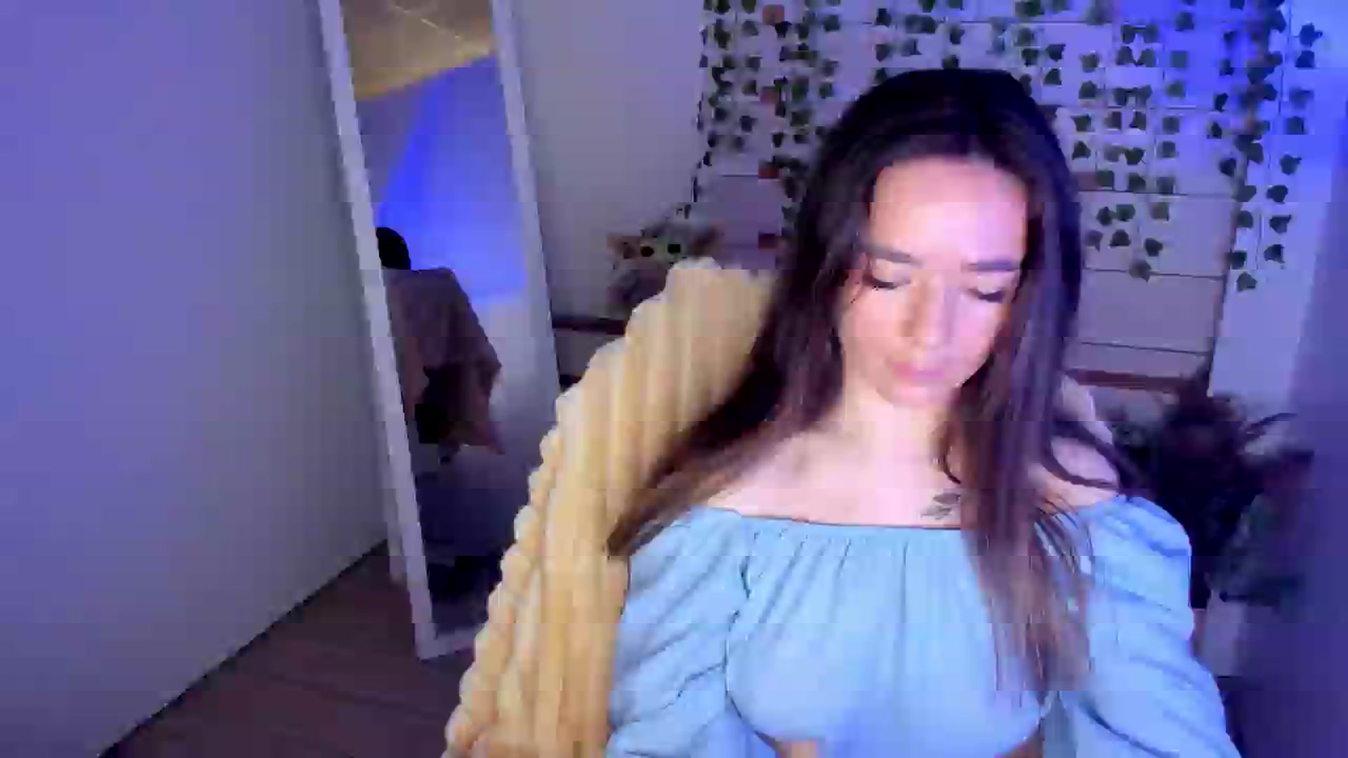 Gallery image thumbnail from KiraLove's myfreecams stream on, 06/15/2025, 08:50 image 2 of 20