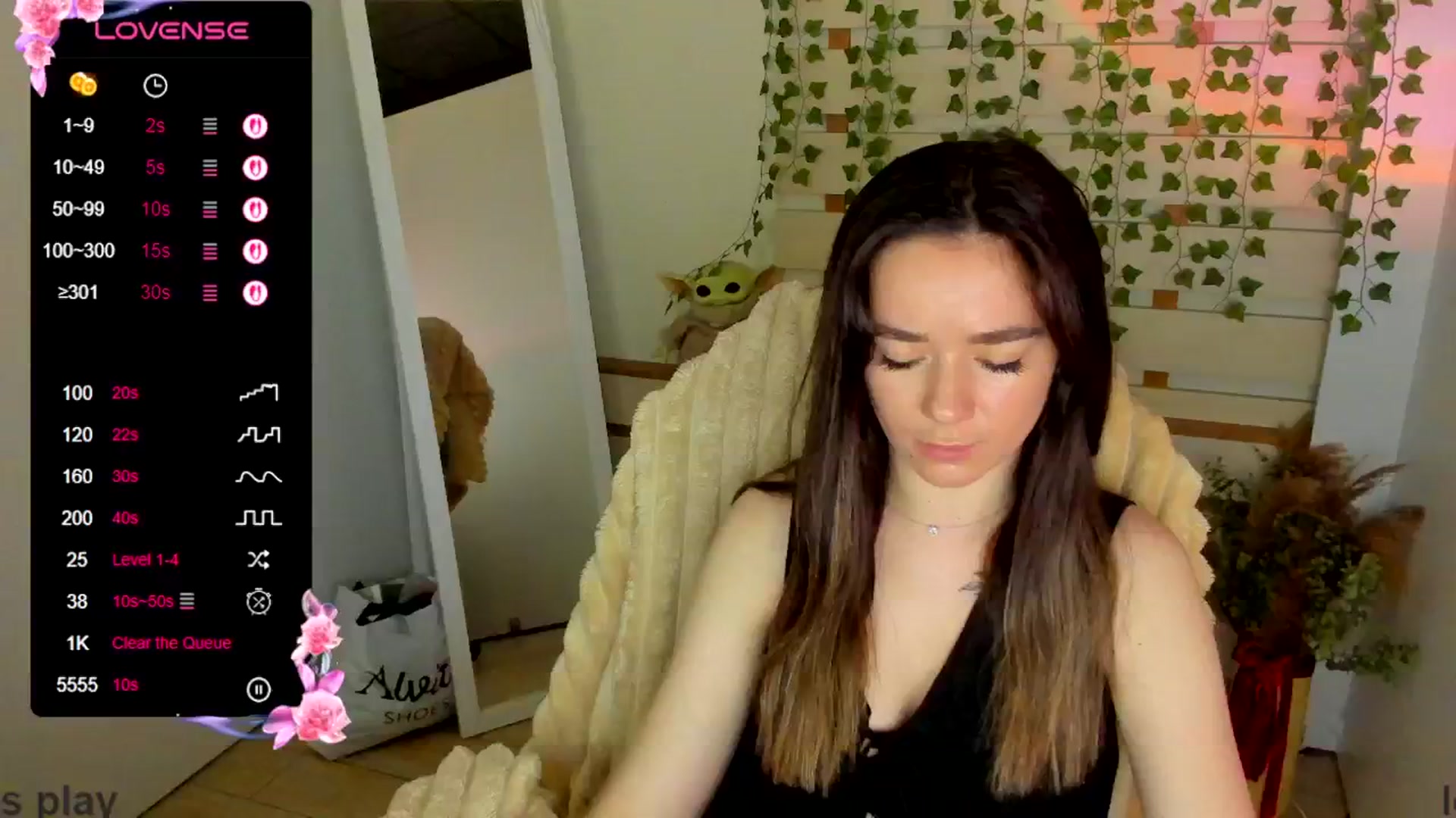 Gallery image thumbnail from KiraLove's myfreecams stream on, 06/17/2025, 11:45 image 12 of 20