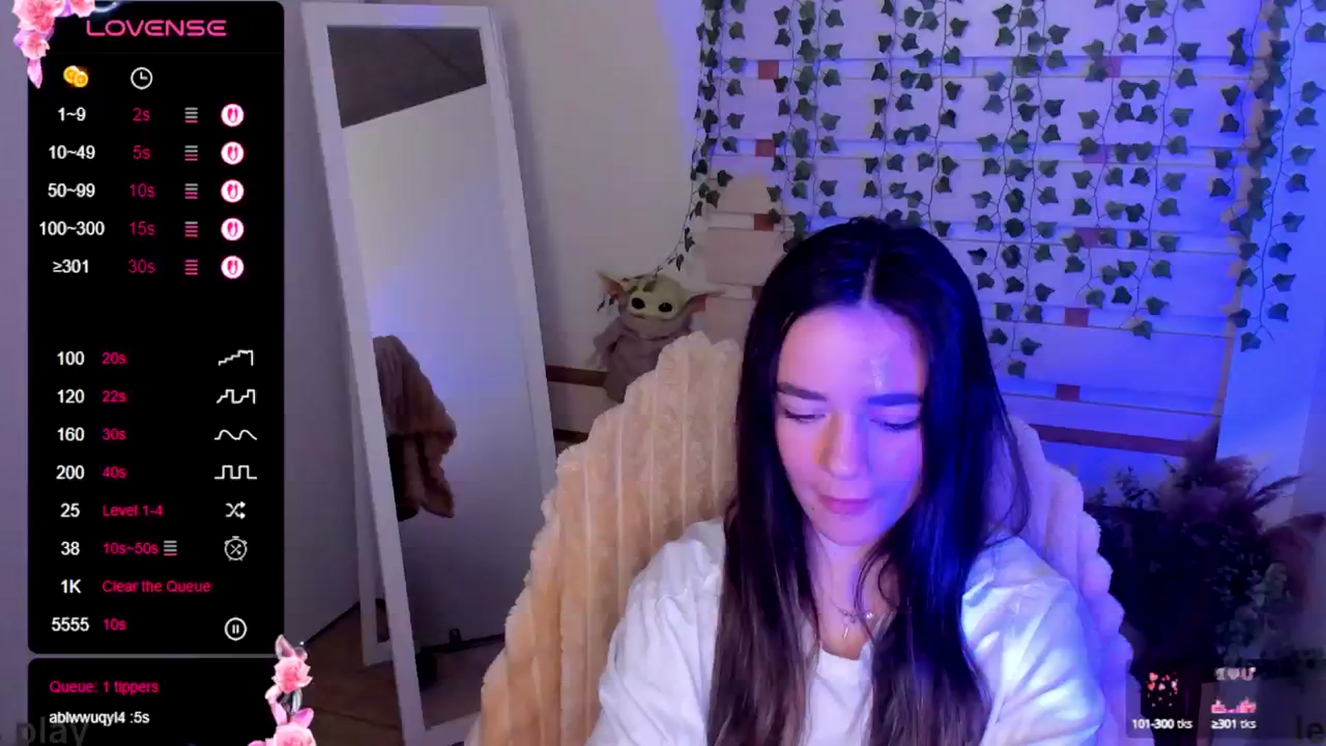Gallery image thumbnail from KiraLove's myfreecams stream on, 07/06/2025, 09:15 image 1 of 20