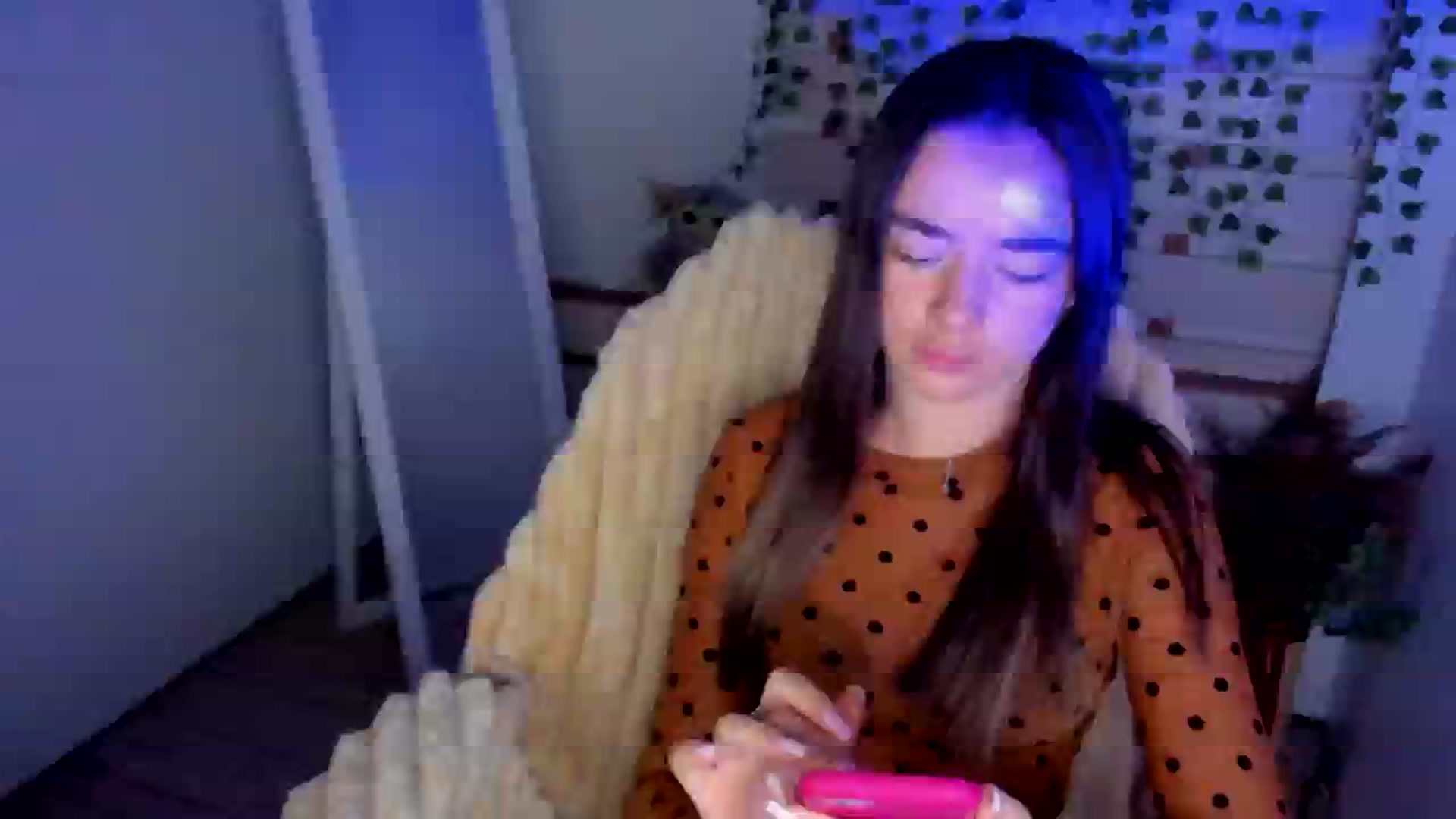 Gallery image thumbnail from KiraLove's myfreecams stream on, 08/22/2025, 10:42 image 5 of 20