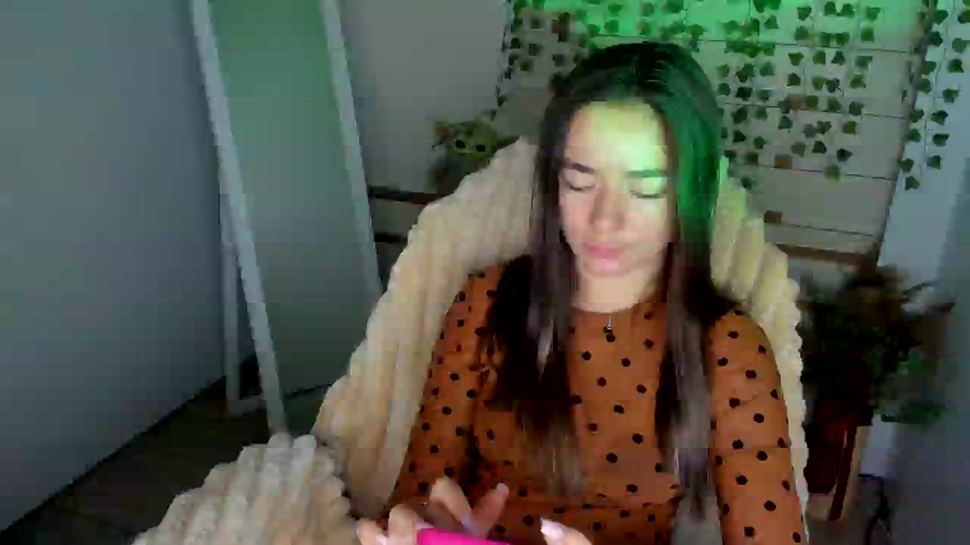 Gallery image thumbnail from KiraLove's myfreecams stream on, 08/22/2025, 10:42 image 16 of 20