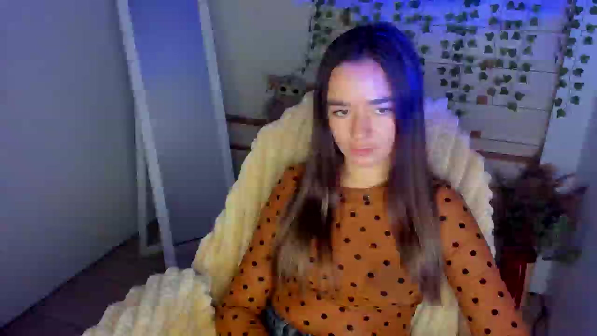 Gallery image thumbnail from KiraLove's myfreecams stream on, 08/22/2025, 10:42 image 15 of 20