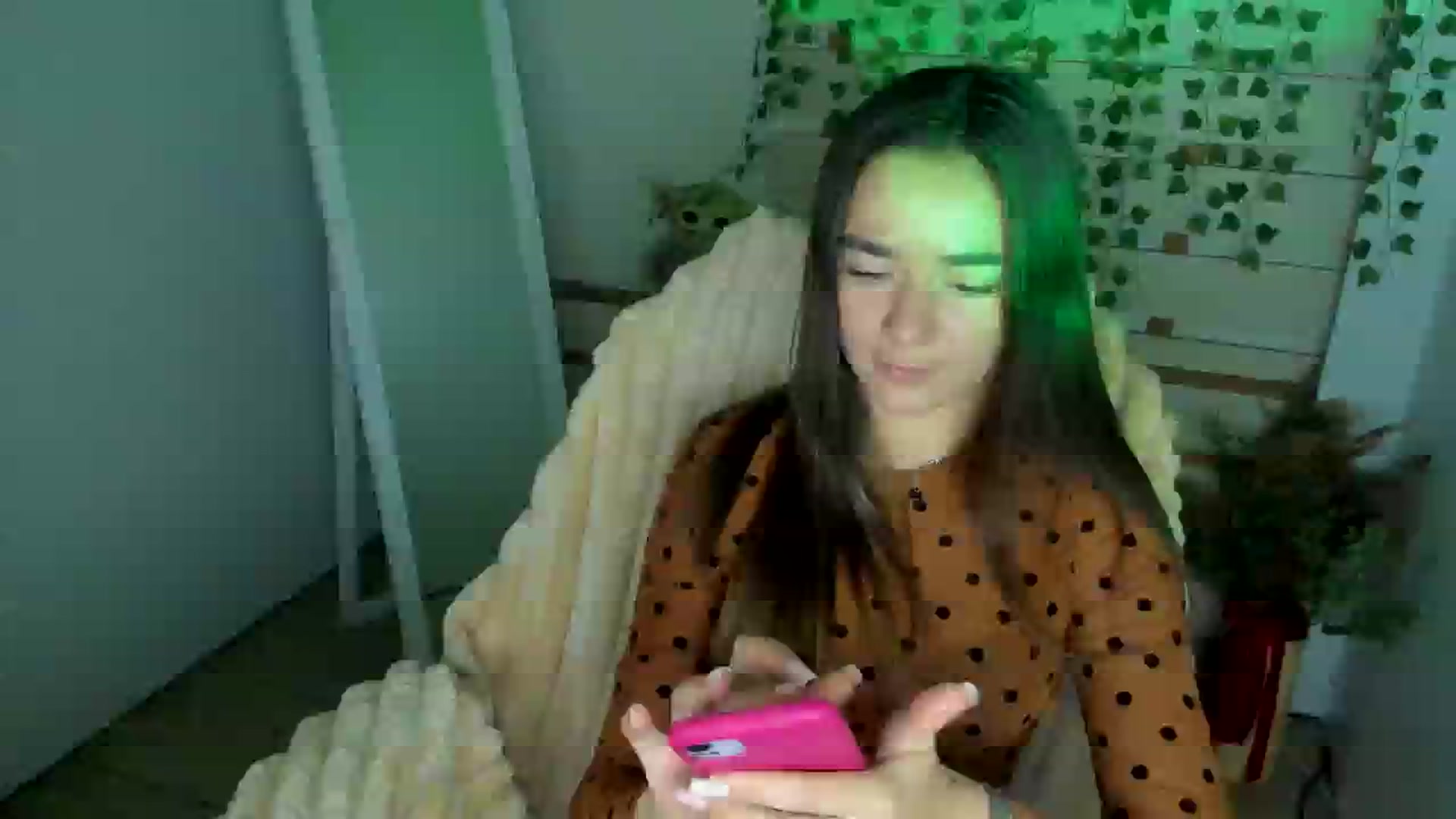Gallery image thumbnail from KiraLove's myfreecams stream on, 08/22/2025, 10:42 image 17 of 20