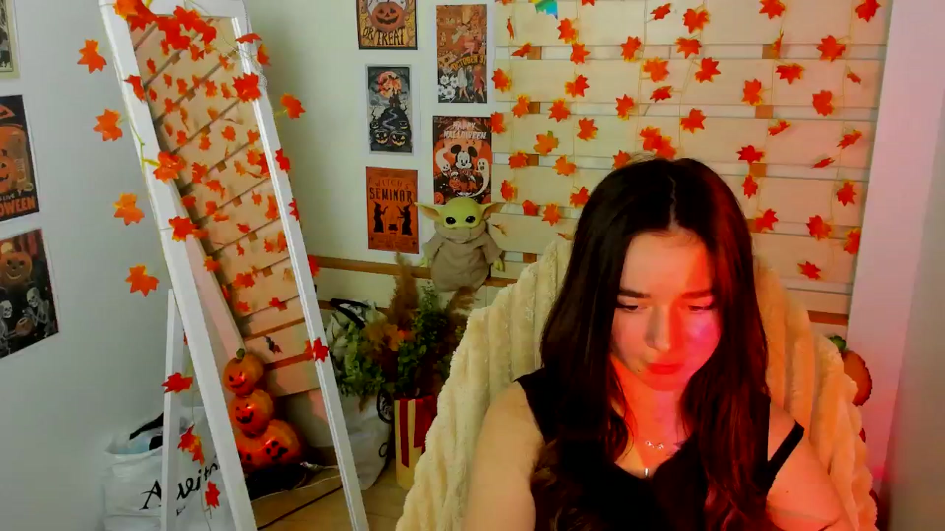 Gallery image thumbnail from KiraLove's myfreecams stream on, 11/13/2025, 11:37 image 17 of 20