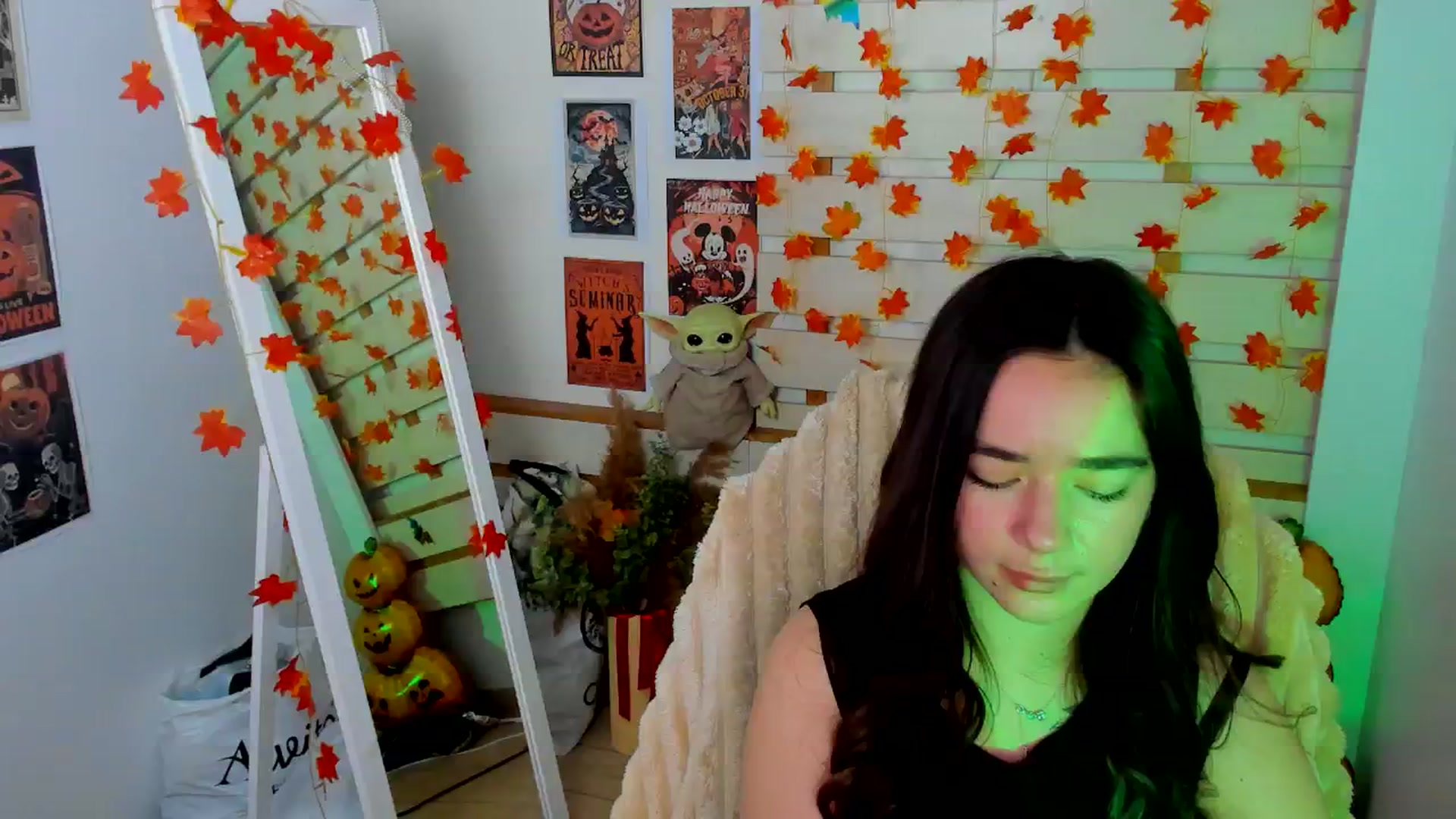 Gallery image thumbnail from KiraLove's myfreecams stream on, 11/13/2025, 11:37 image 14 of 20