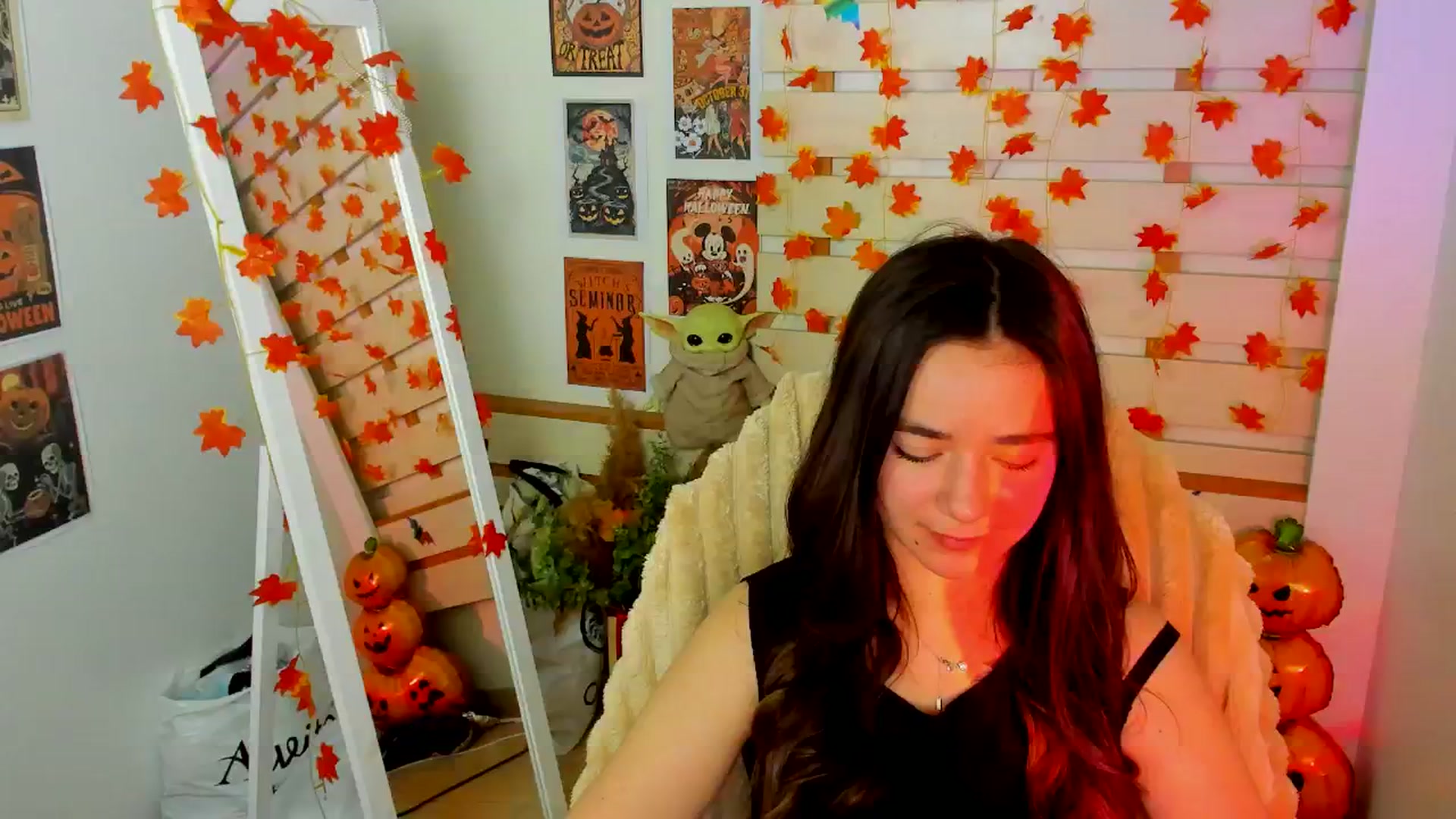 Gallery image thumbnail from KiraLove's myfreecams stream on, 11/13/2025, 11:37 image 8 of 20