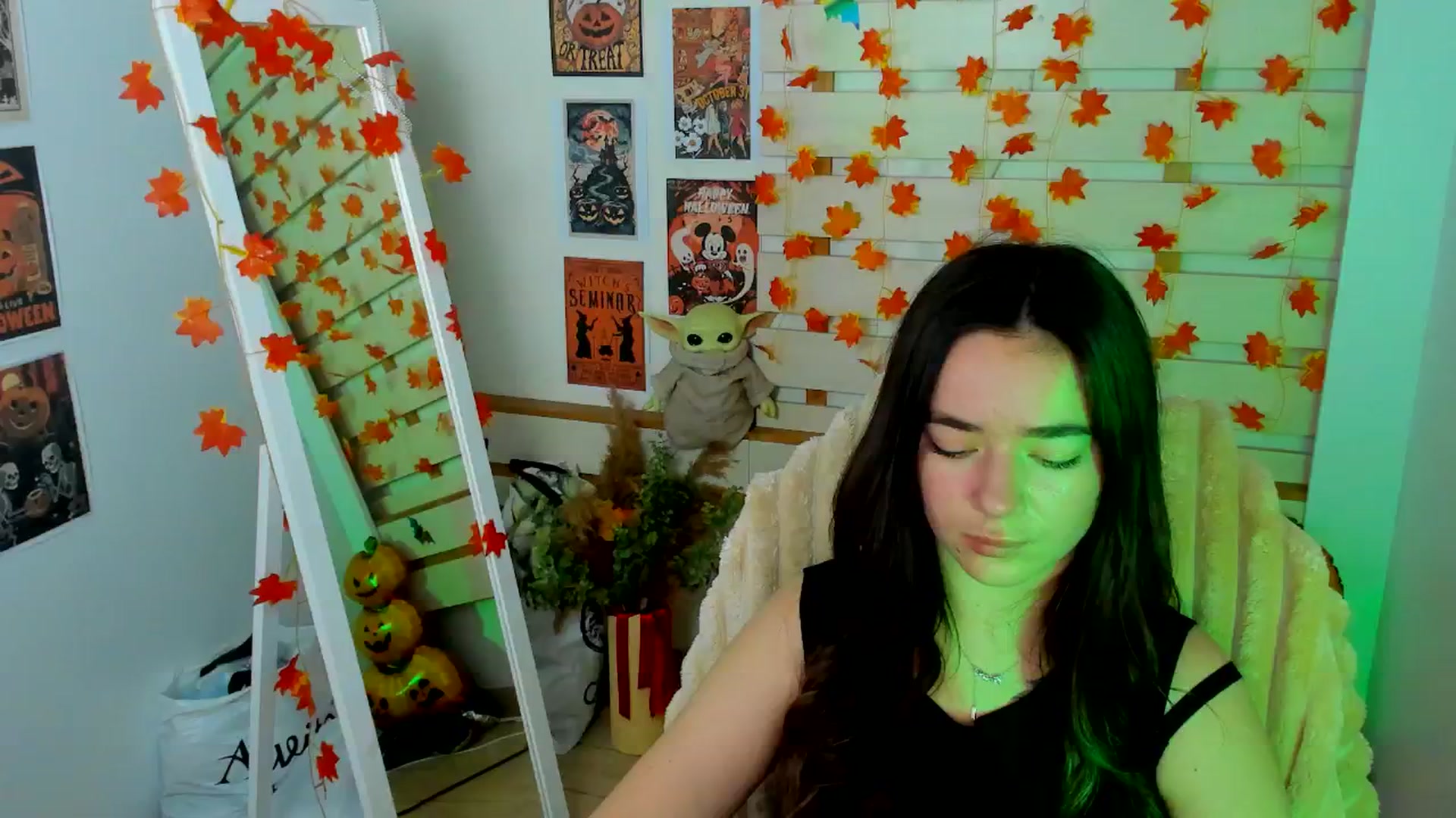 Gallery image thumbnail from KiraLove's myfreecams stream on, 11/13/2025, 11:37 image 4 of 20