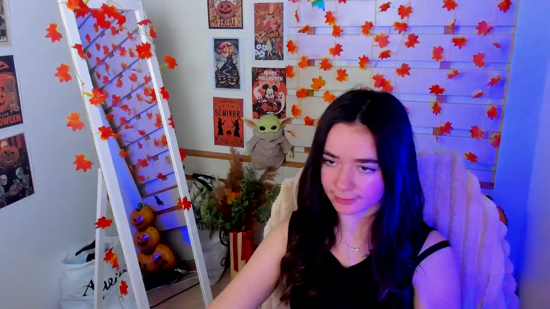 Gallery image thumbnail from KiraLove's myfreecams stream on, 11/13/2025, 11:37 image 6 of 20
