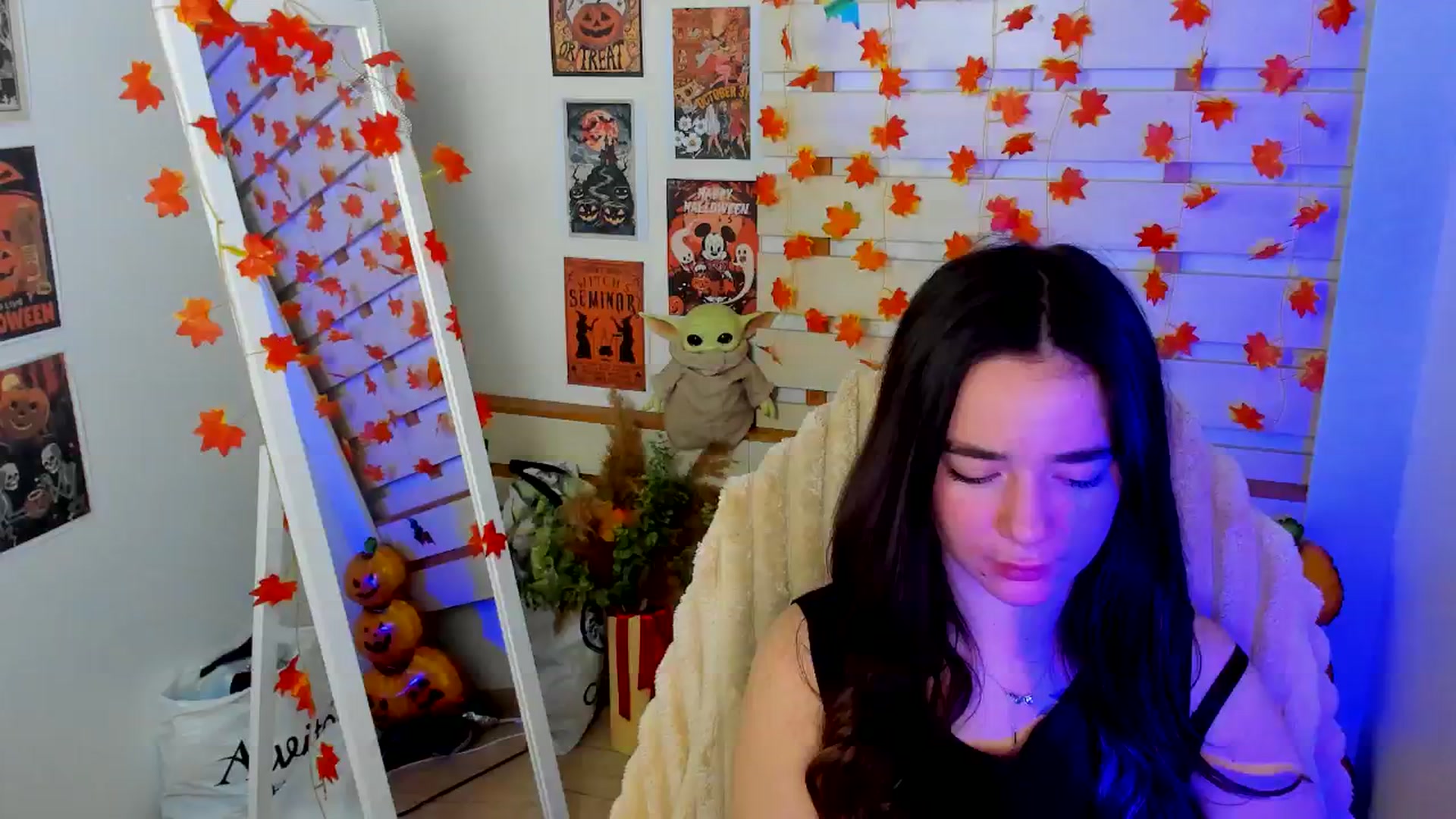 Gallery image thumbnail from KiraLove's myfreecams stream on, 11/13/2025, 11:37 image 16 of 20