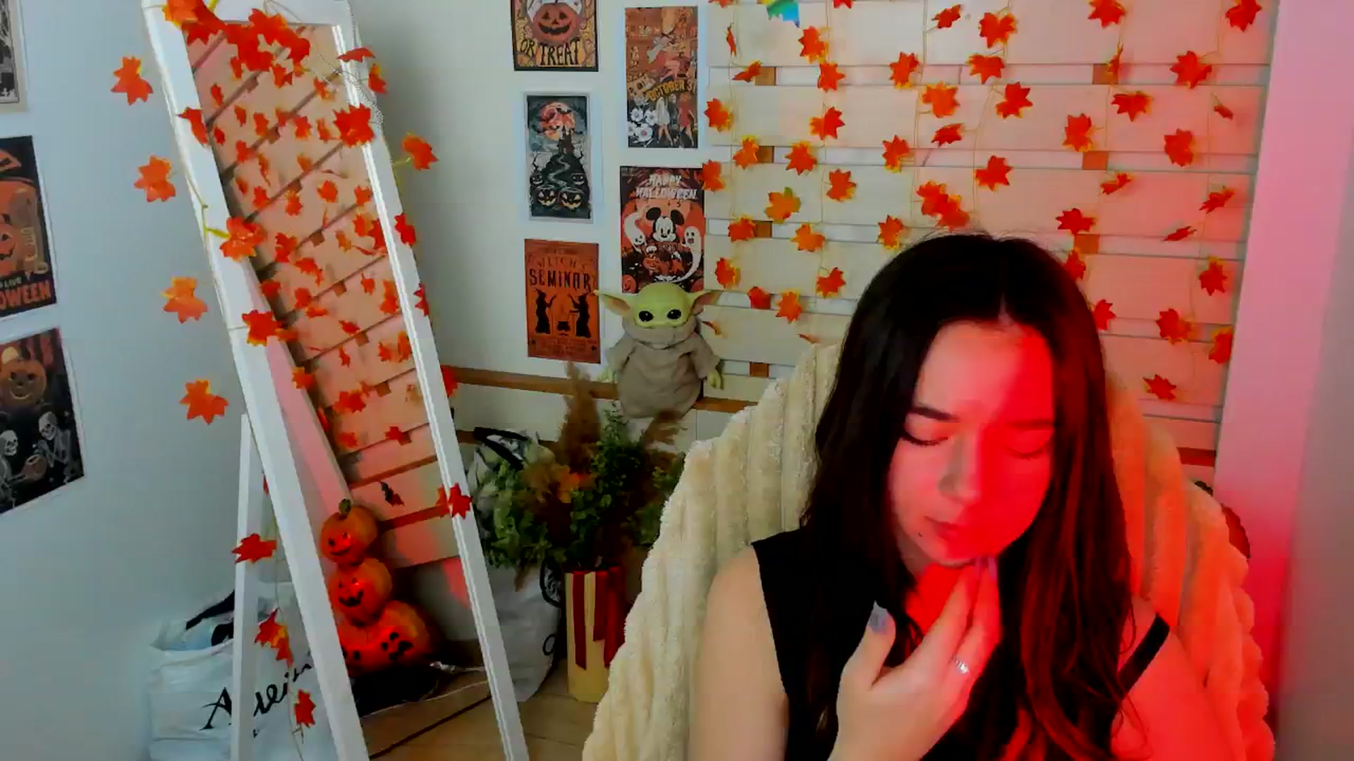 Gallery image thumbnail from KiraLove's myfreecams stream on, 11/13/2025, 11:37 image 2 of 20
