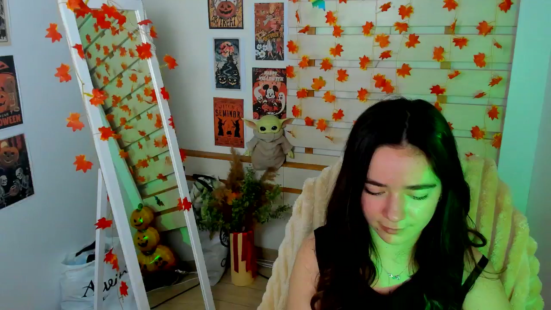 Gallery image thumbnail from KiraLove's myfreecams stream on, 11/13/2025, 11:37 image 13 of 20