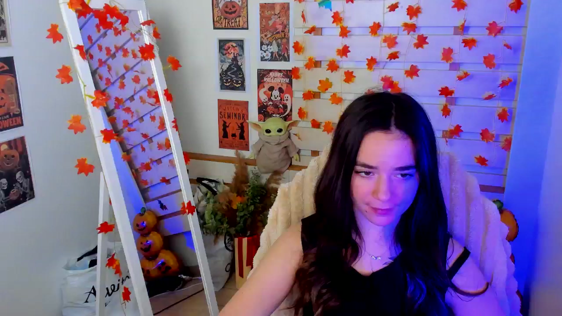 Gallery image thumbnail from KiraLove's myfreecams stream on, 11/13/2025, 11:37 image 15 of 20