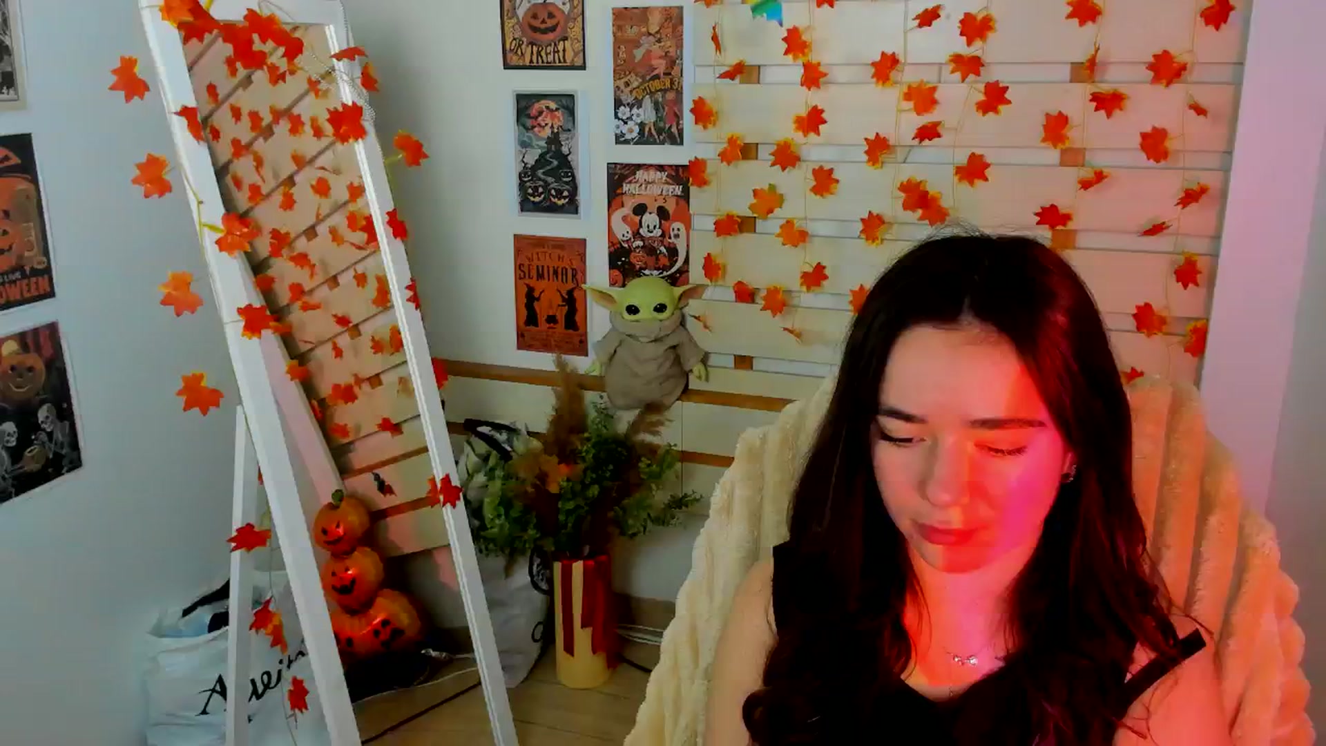 Gallery image thumbnail from KiraLove's myfreecams stream on, 11/13/2025, 11:37 image 10 of 20