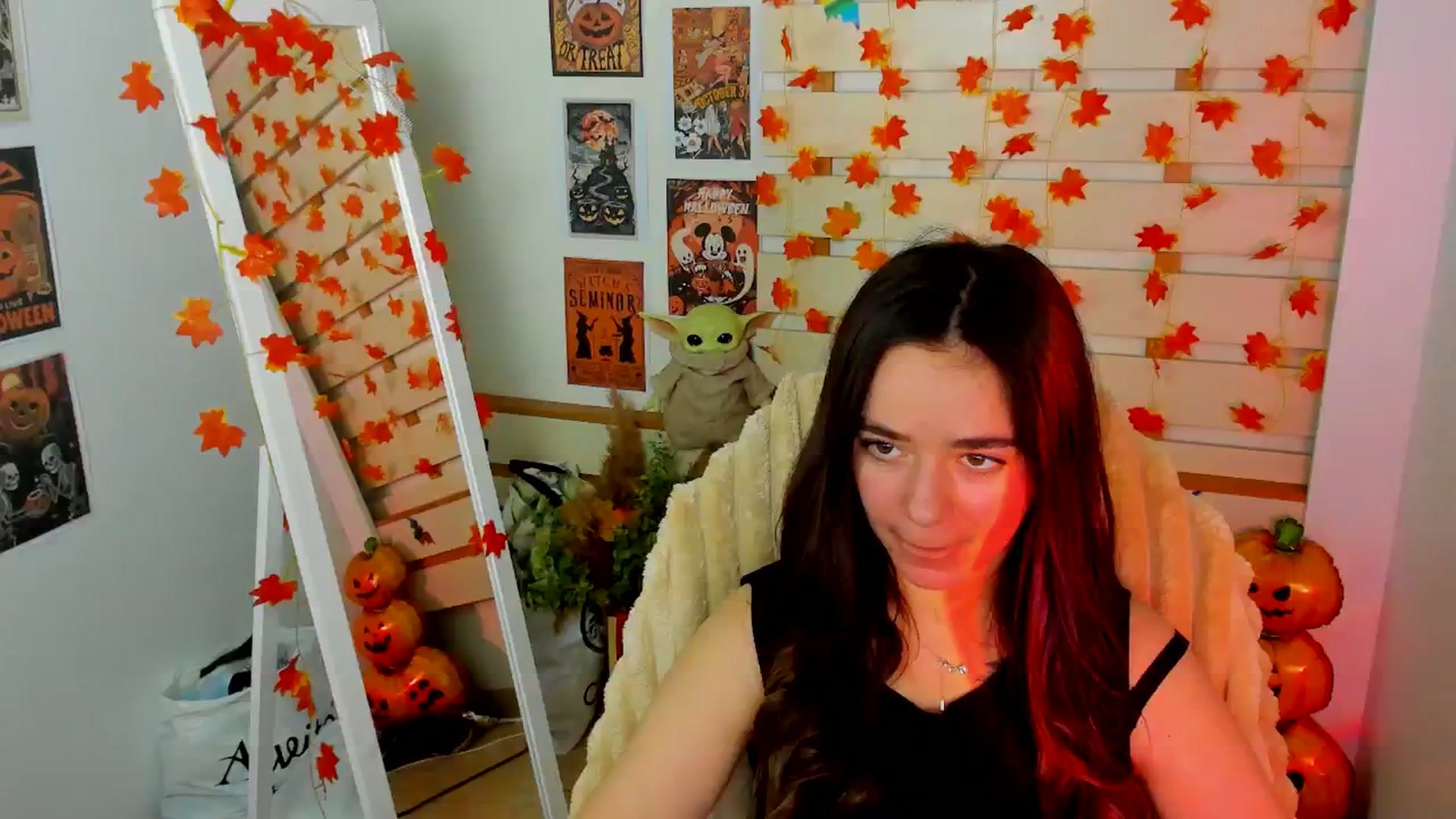 Gallery image thumbnail from KiraLove's myfreecams stream on, 11/13/2025, 11:37 image 9 of 20