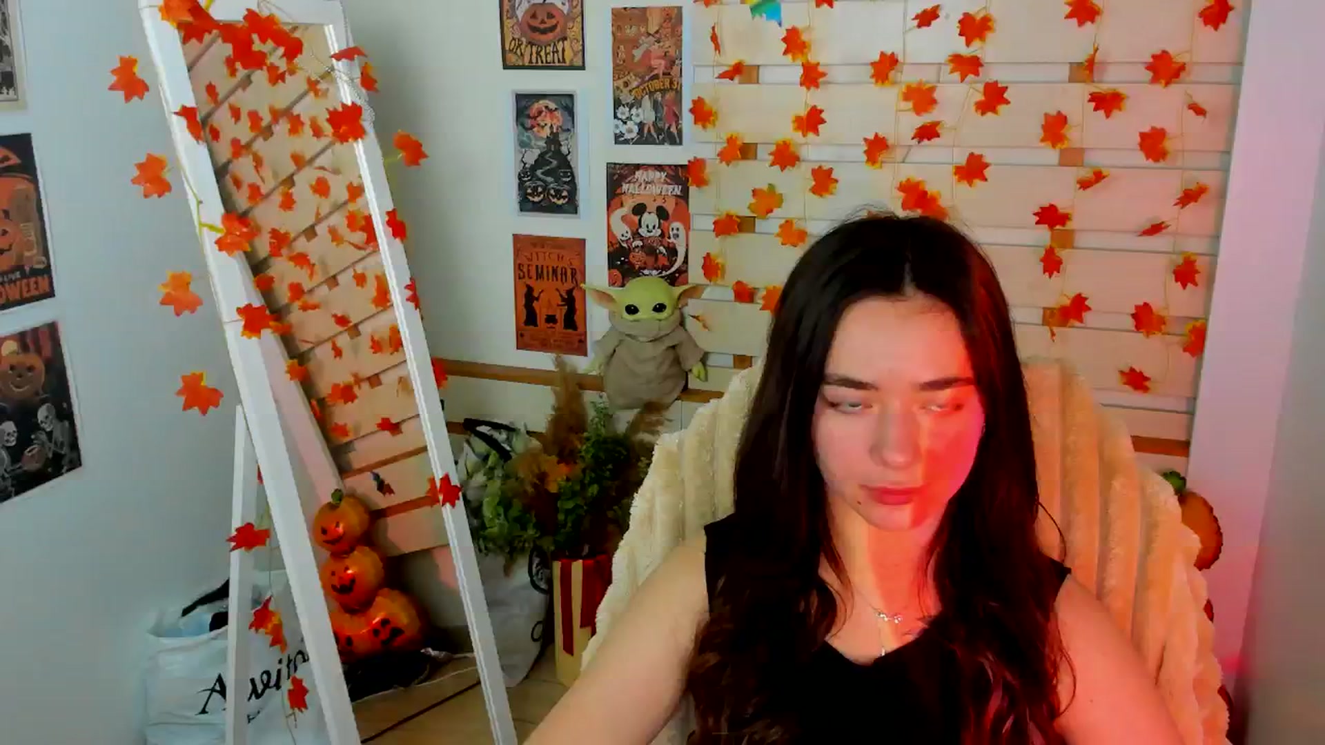 Gallery image thumbnail from KiraLove's myfreecams stream on, 11/13/2025, 11:37 image 18 of 20