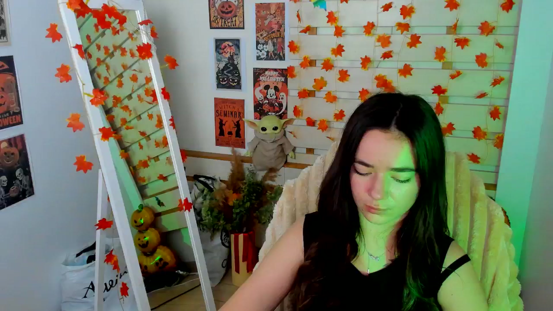 Gallery image thumbnail from KiraLove's myfreecams stream on, 11/13/2025, 11:37 image 5 of 20