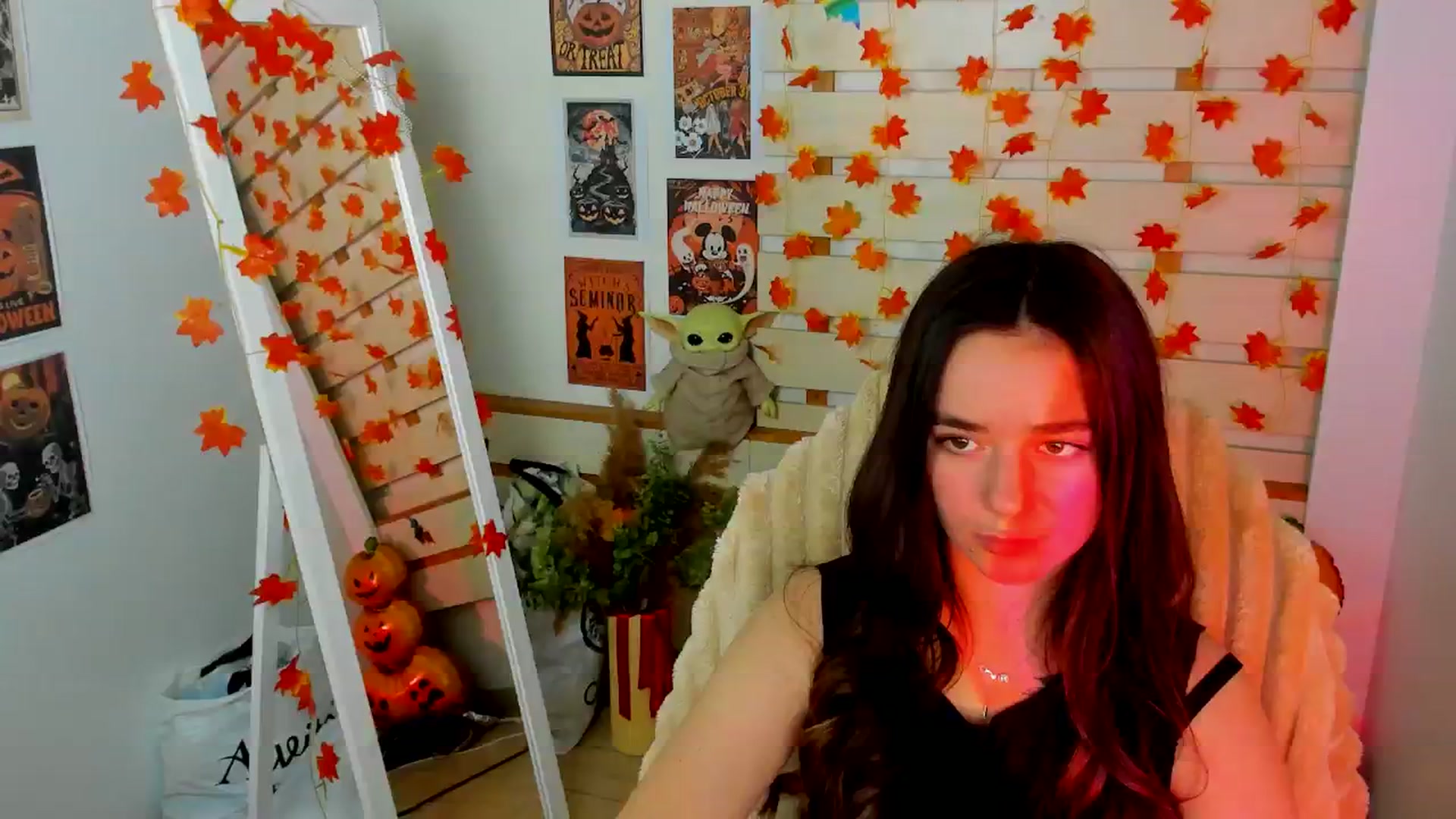 Gallery image thumbnail from KiraLove's myfreecams stream on, 11/13/2025, 11:37 image 1 of 20