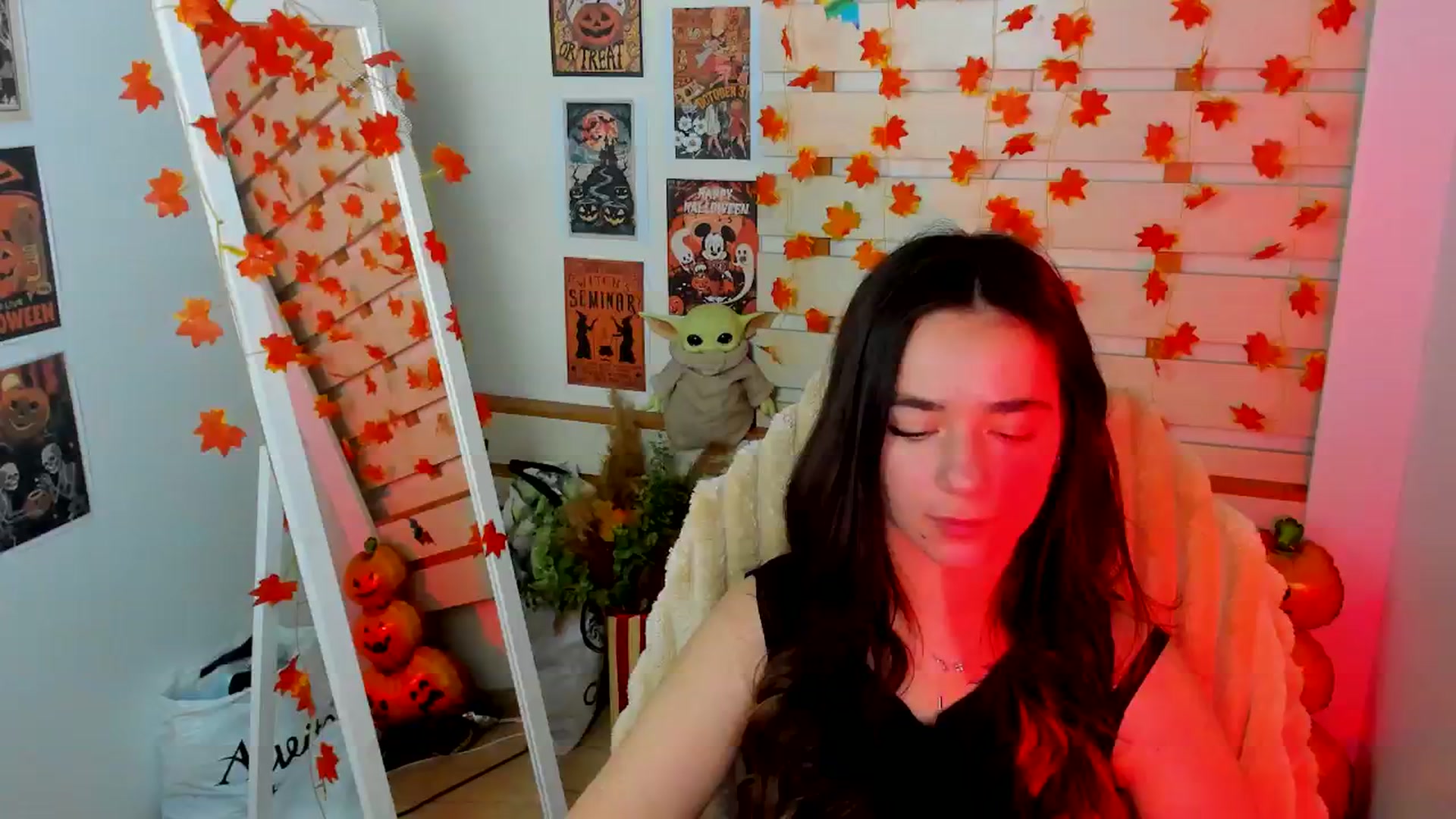 Gallery image thumbnail from KiraLove's myfreecams stream on, 11/13/2025, 11:37 image 12 of 20
