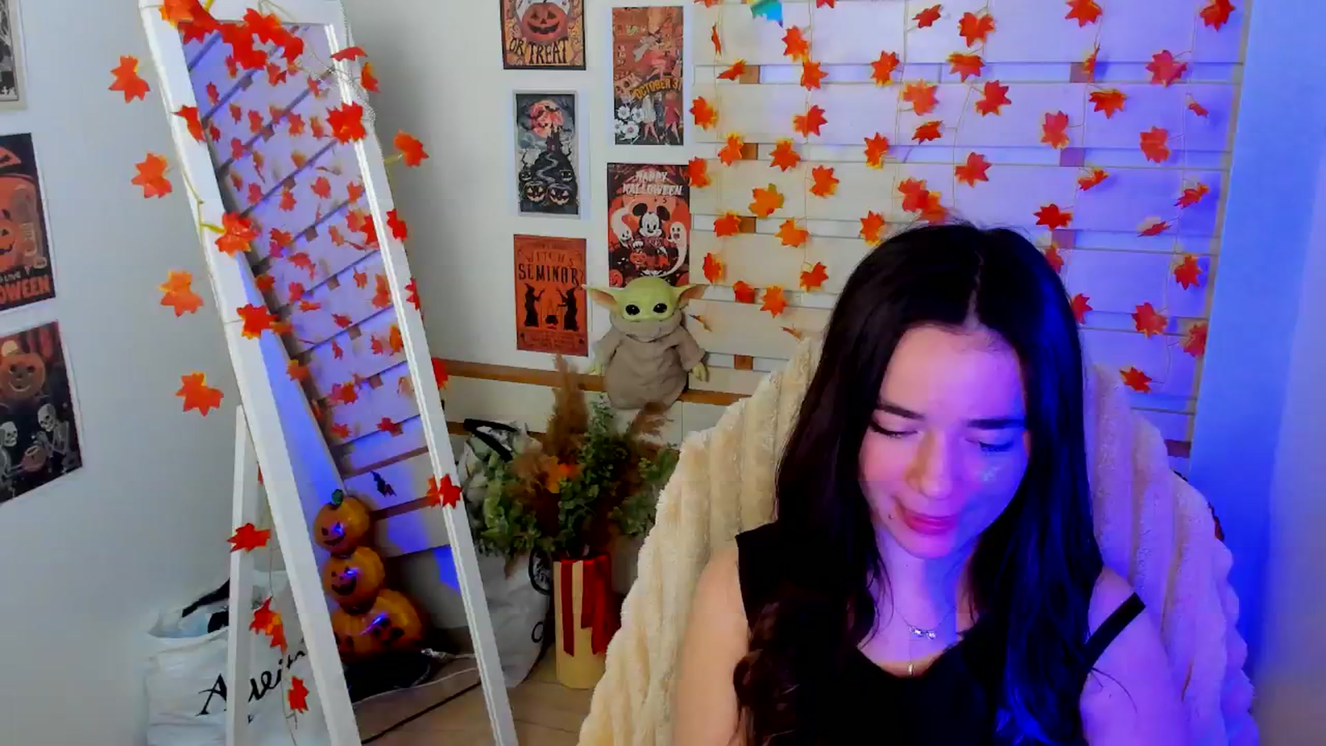 Gallery image thumbnail from KiraLove's myfreecams stream on, 11/13/2025, 11:37 image 7 of 20