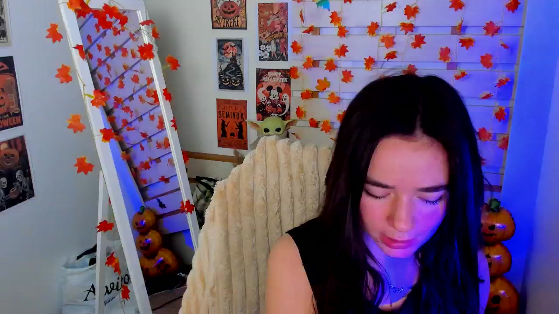 Gallery image thumbnail from KiraLove's myfreecams stream on, 11/13/2025, 12:12 image 1 of 20
