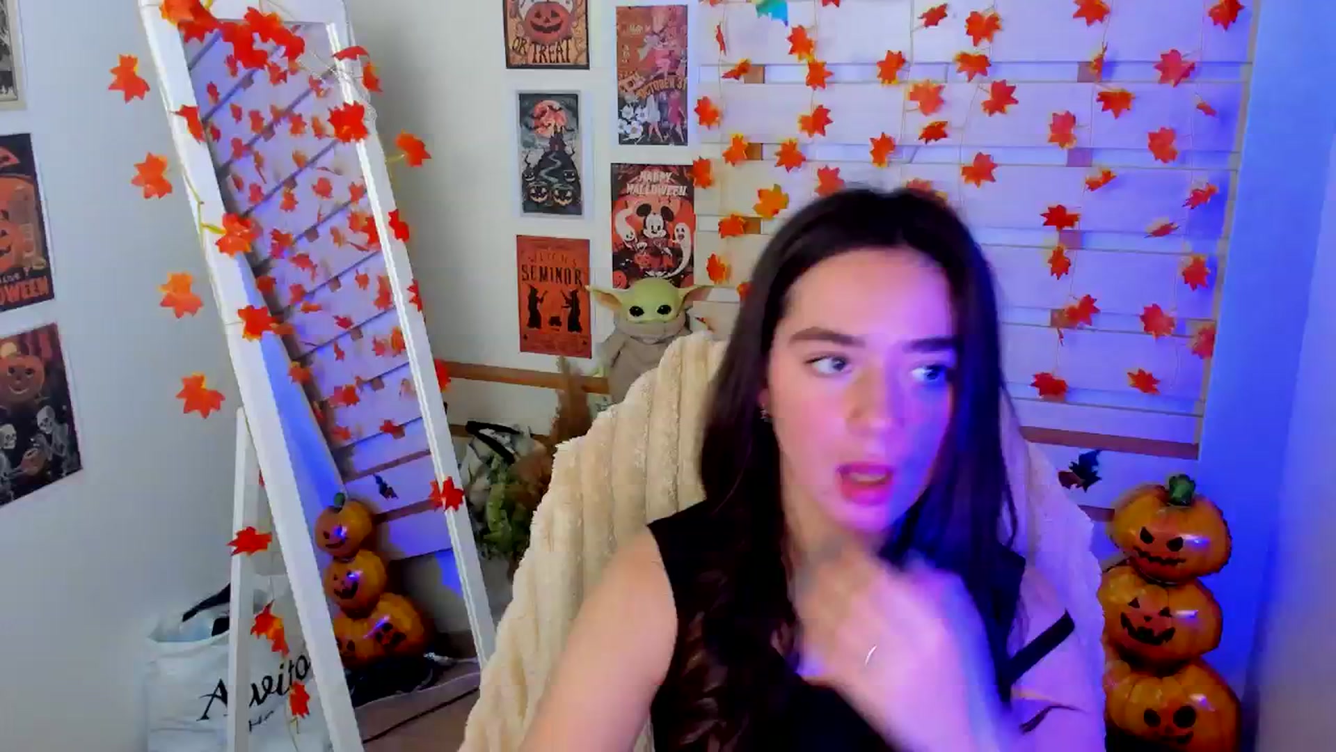 Gallery image thumbnail from KiraLove's myfreecams stream on, 11/13/2025, 12:12 image 15 of 20