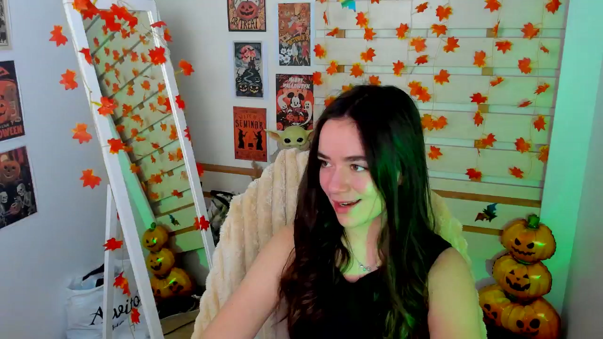 Gallery image thumbnail from KiraLove's myfreecams stream on, 11/13/2025, 12:12 image 3 of 20