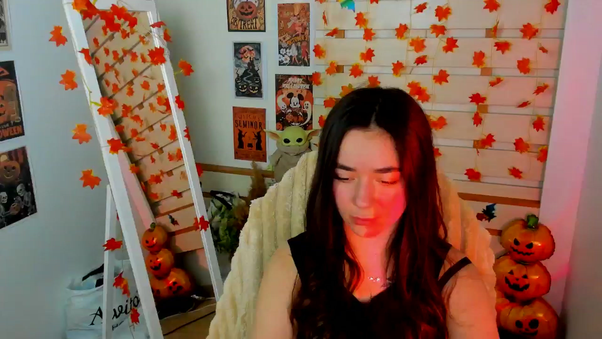 Gallery image thumbnail from KiraLove's myfreecams stream on, 11/13/2025, 12:12 image 10 of 20