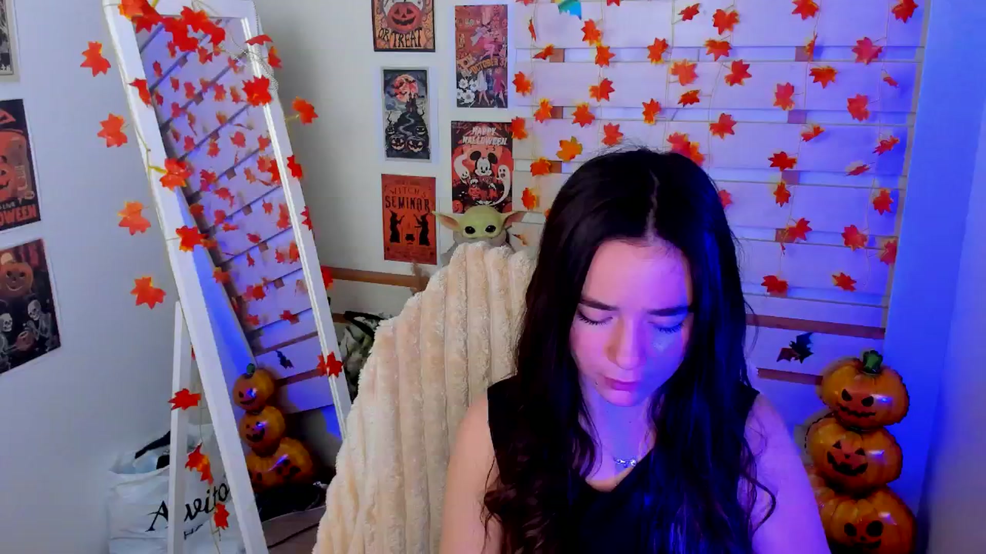 Gallery image thumbnail from KiraLove's myfreecams stream on, 11/13/2025, 12:12 image 2 of 20