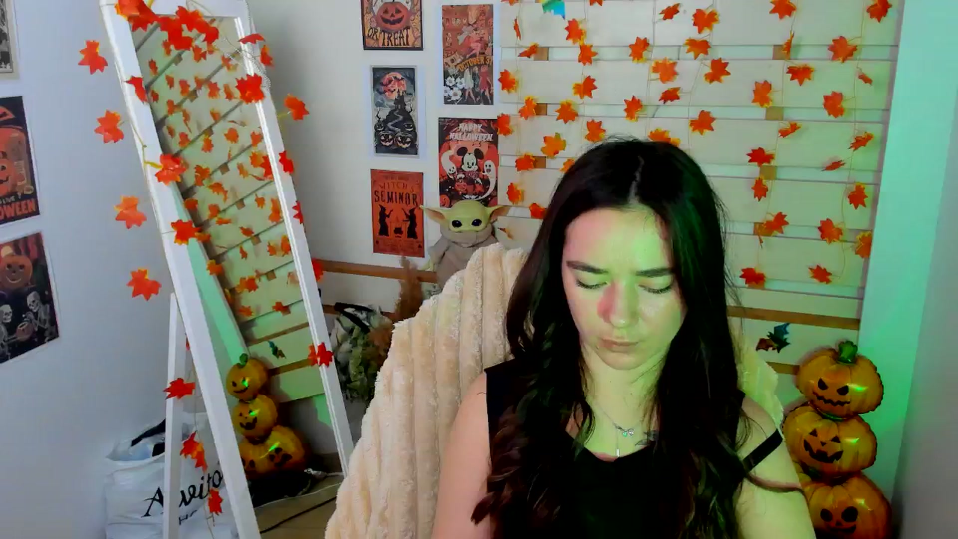 Gallery image thumbnail from KiraLove's myfreecams stream on, 11/13/2025, 12:12 image 17 of 20