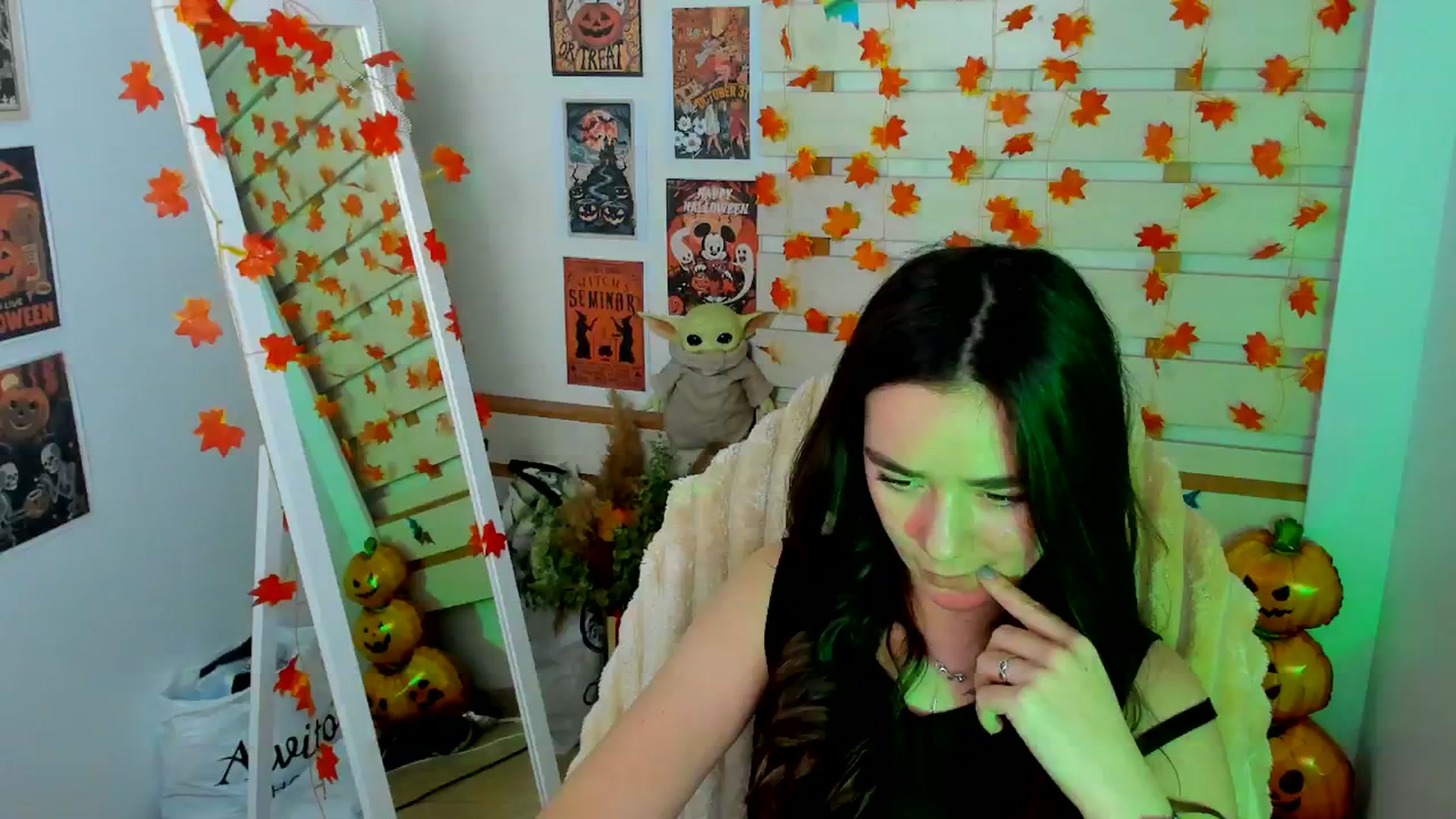Gallery image thumbnail from KiraLove's myfreecams stream on, 11/13/2025, 12:12 image 19 of 20