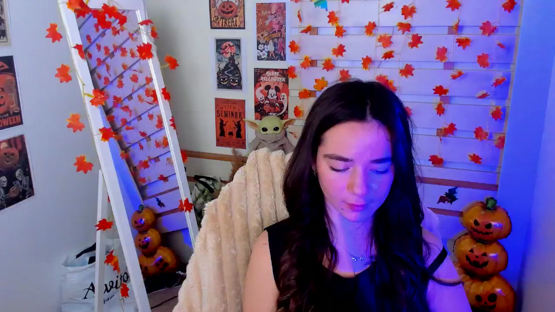 Gallery image thumbnail from KiraLove's myfreecams stream on, 11/13/2025, 12:12 image 16 of 20
